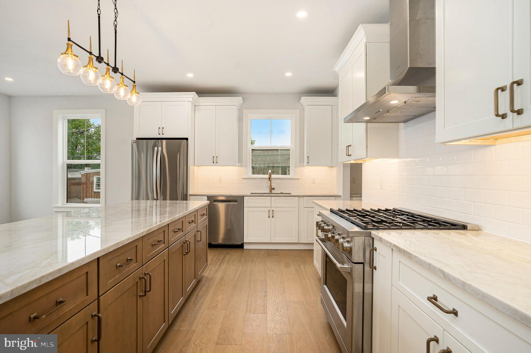 PLYMOUTH VALLEY - Residential