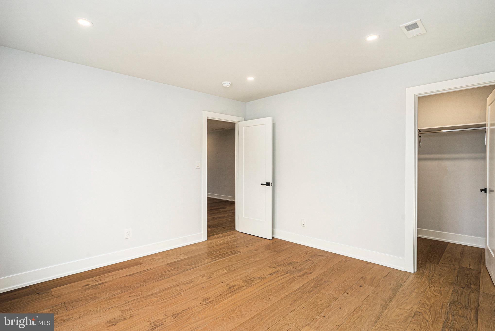 PLYMOUTH VALLEY - Residential