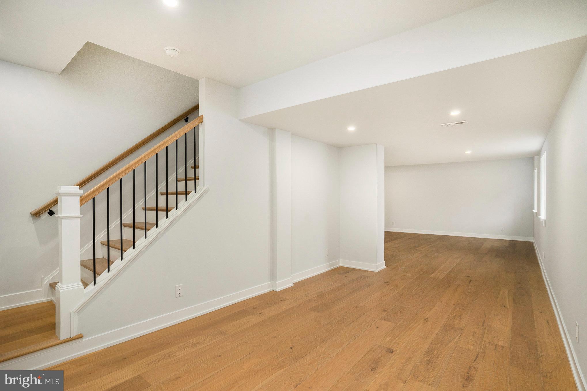 PLYMOUTH VALLEY - Residential