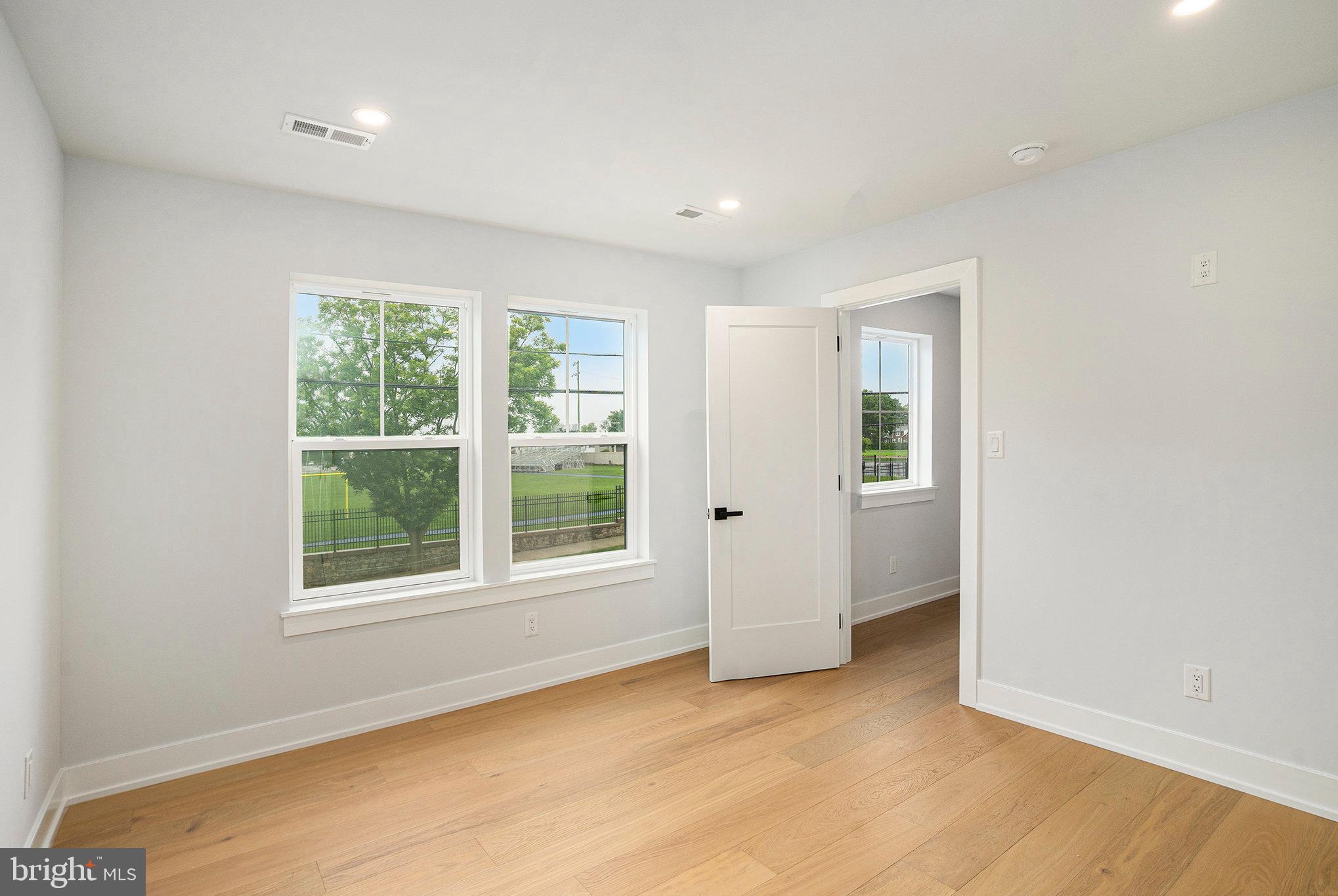 PLYMOUTH VALLEY - Residential