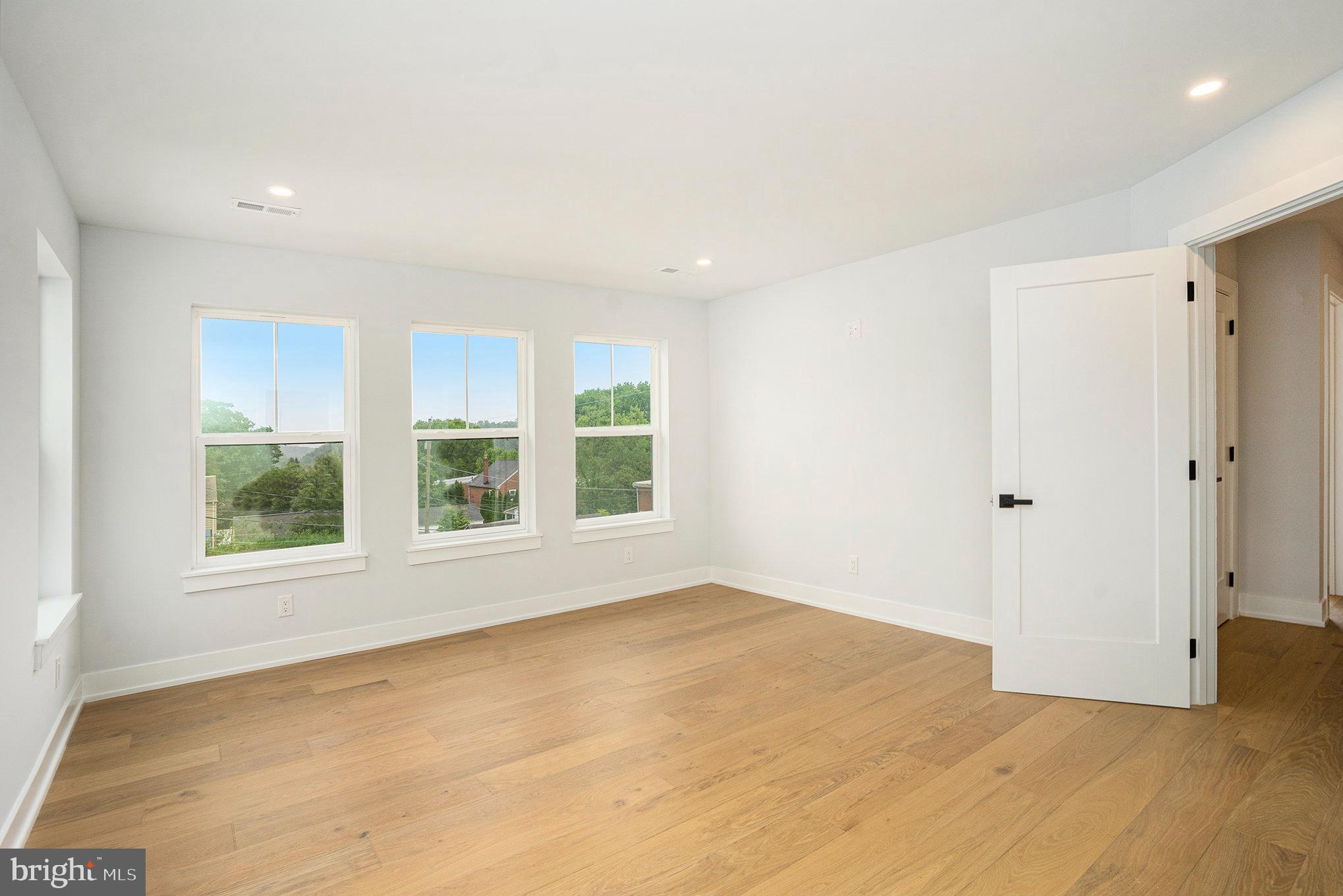 PLYMOUTH VALLEY - Residential