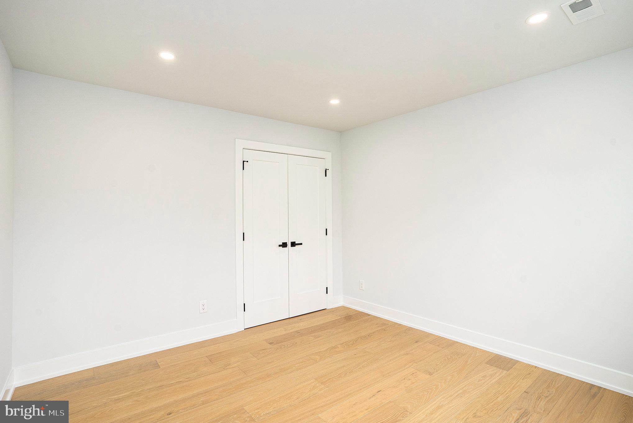 PLYMOUTH VALLEY - Residential