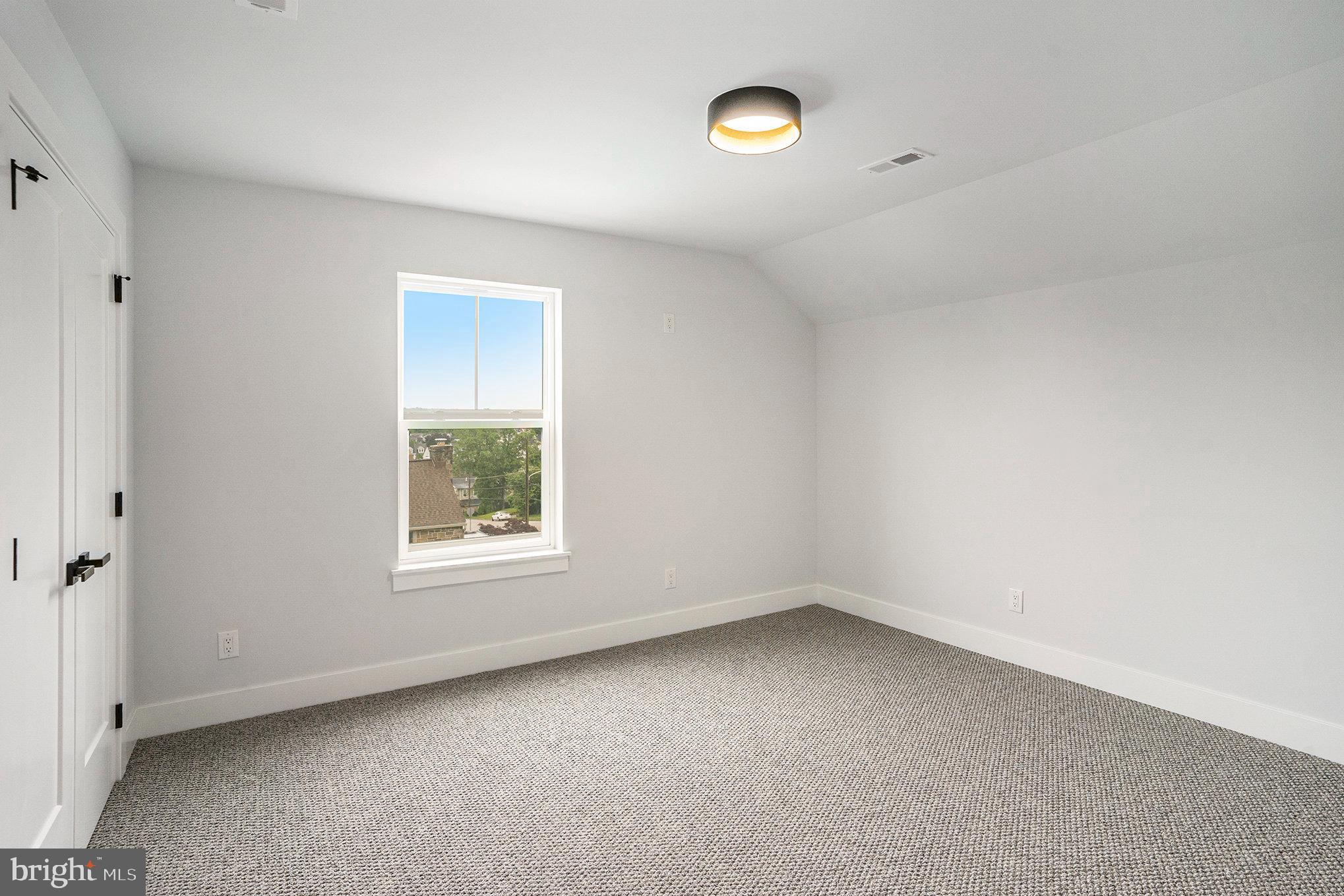 PLYMOUTH VALLEY - Residential