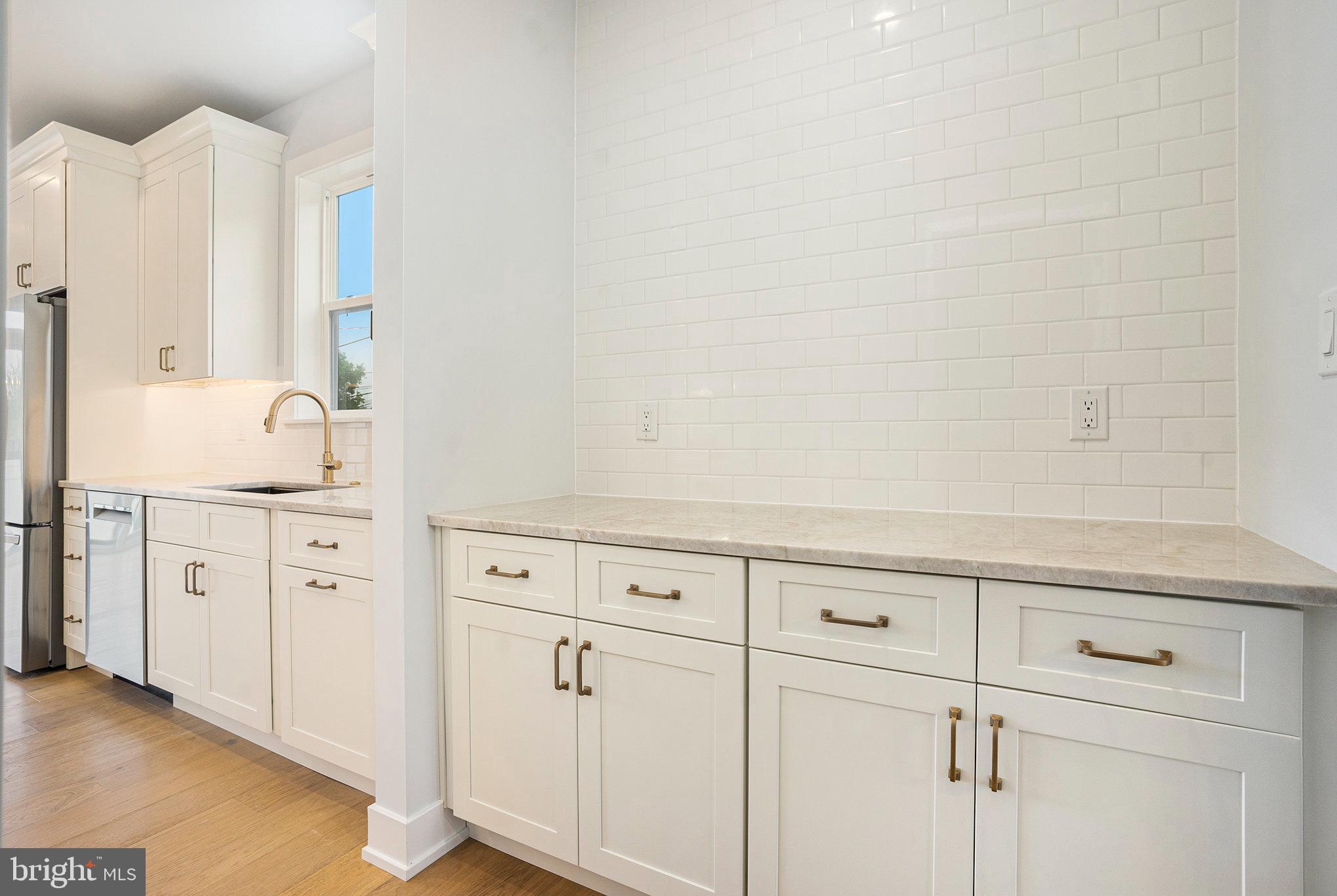 PLYMOUTH VALLEY - Residential