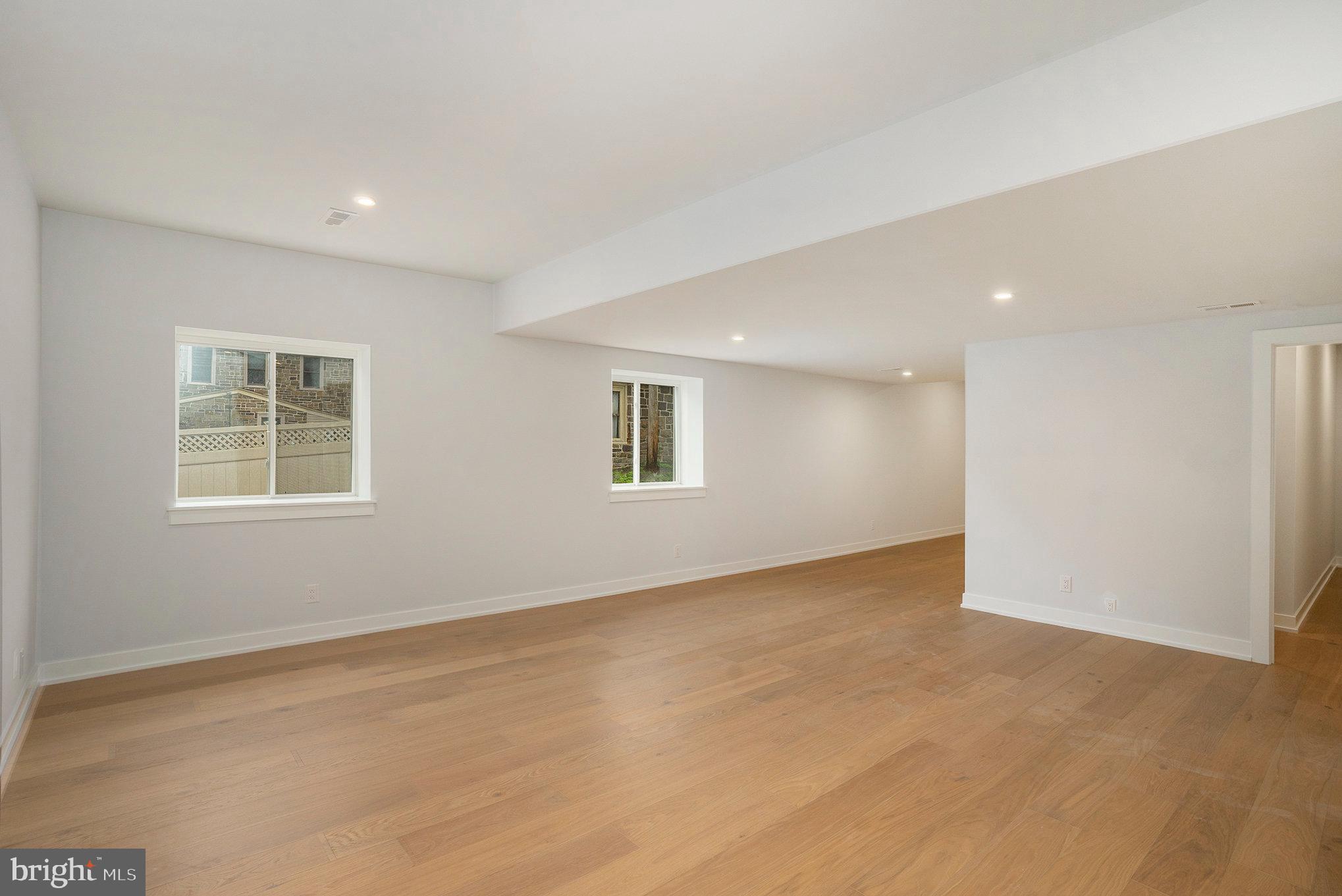 PLYMOUTH VALLEY - Residential