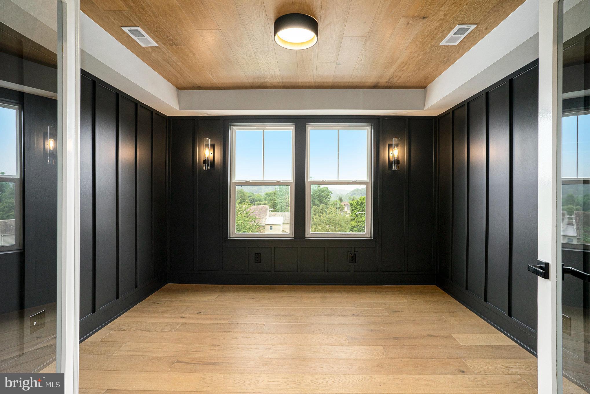 PLYMOUTH VALLEY - Residential