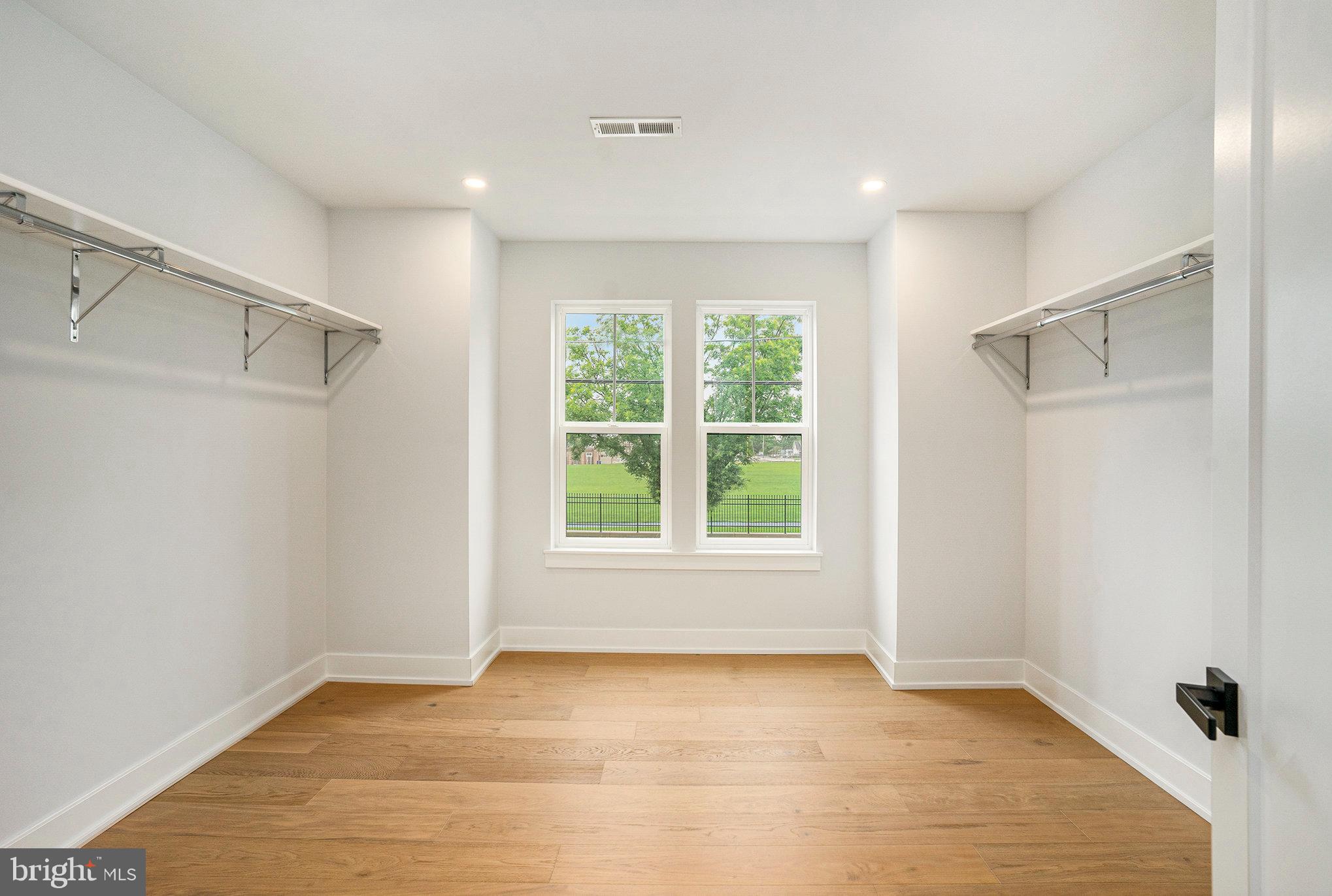 PLYMOUTH VALLEY - Residential