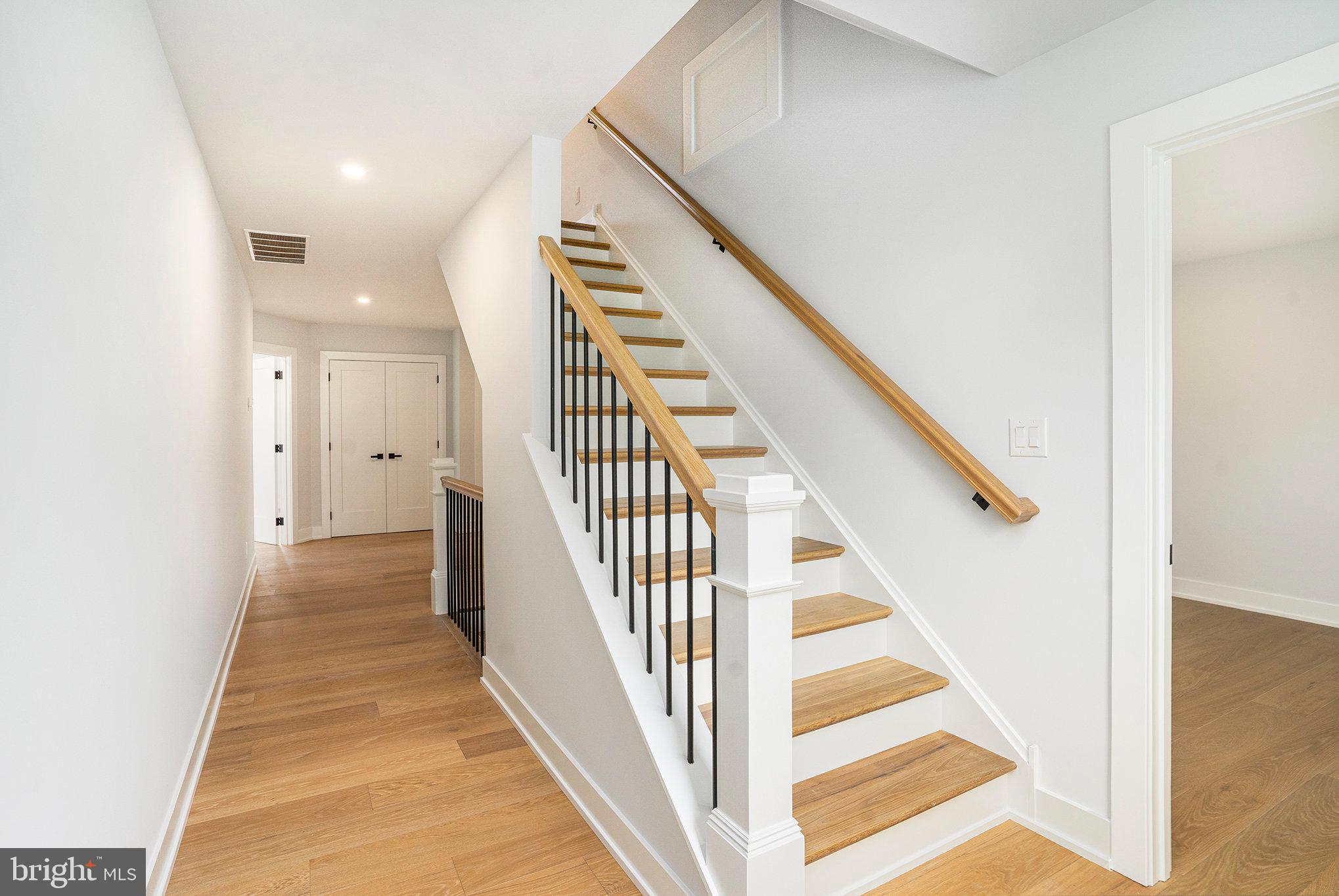 PLYMOUTH VALLEY - Residential