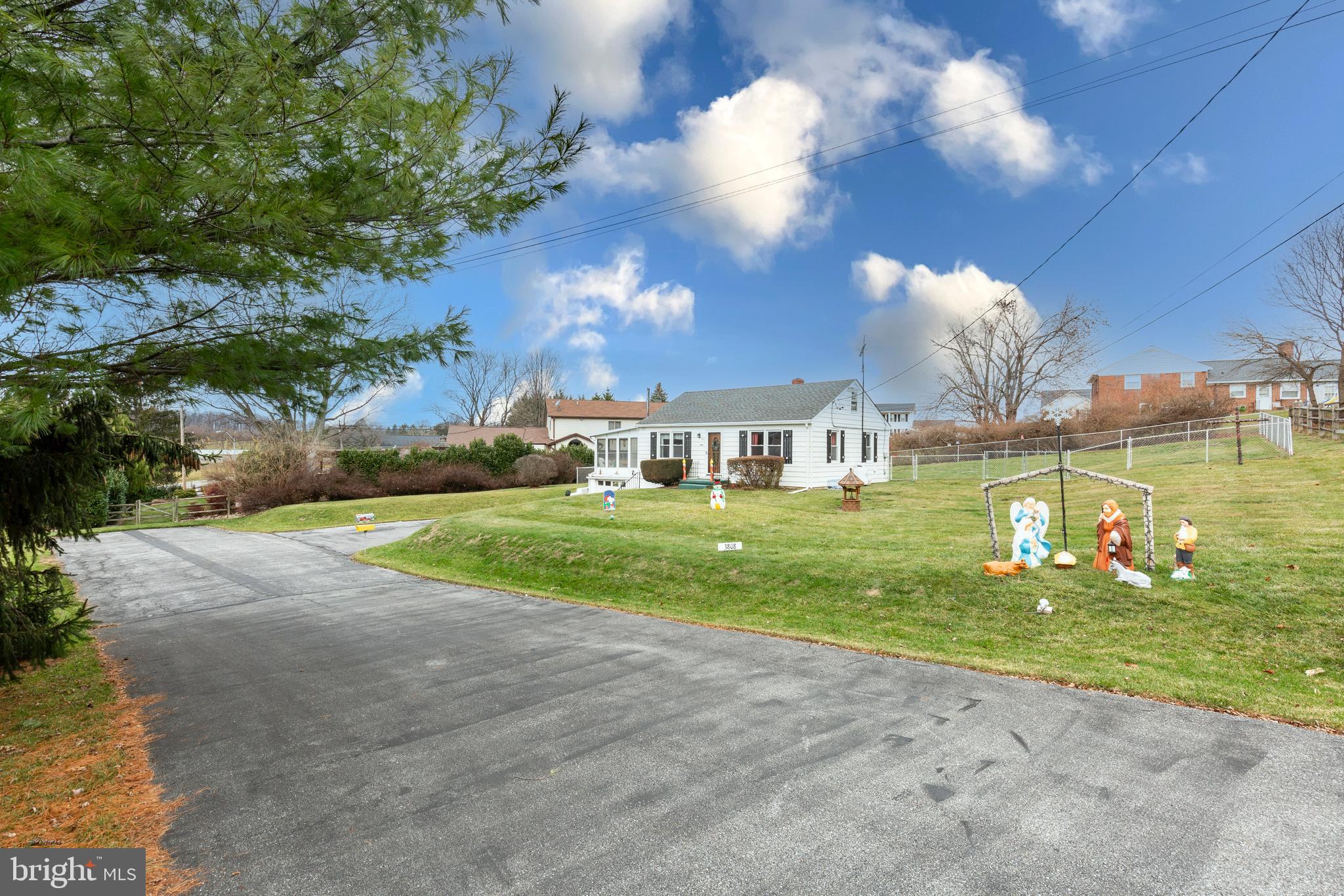 HAMPSTEAD - Residential