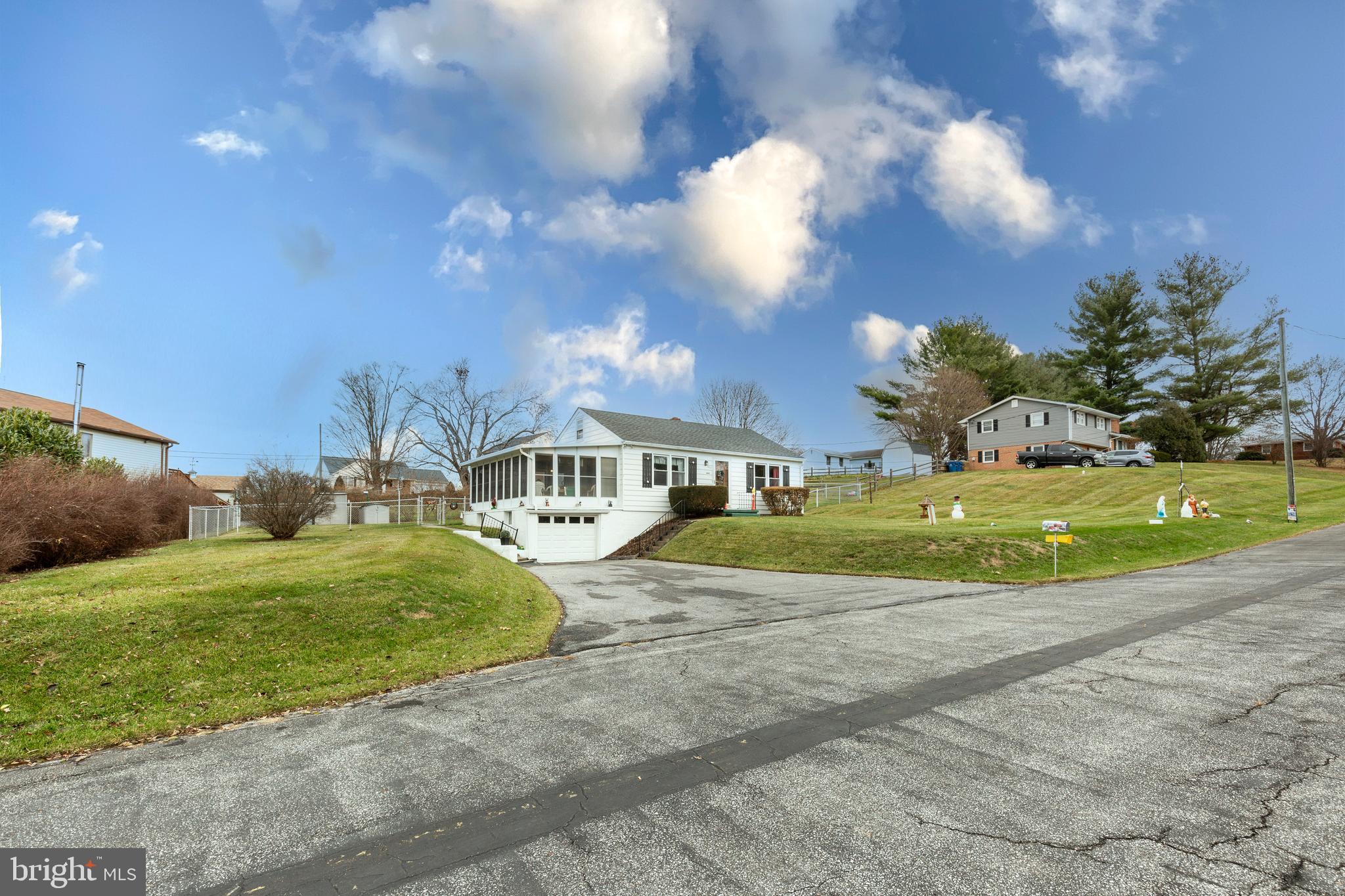 HAMPSTEAD - Residential