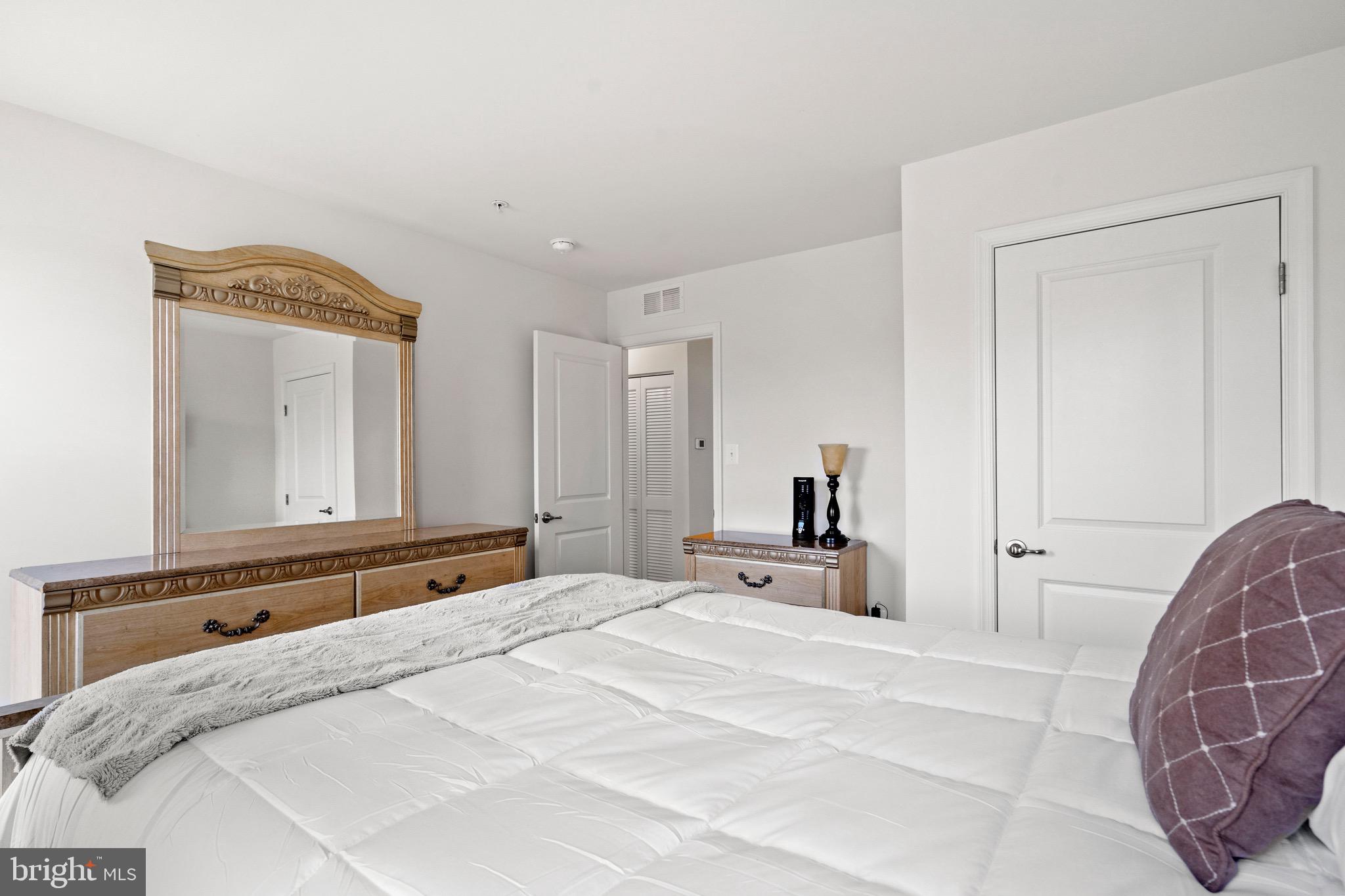 WESTCHESTER SQUARE - Residential