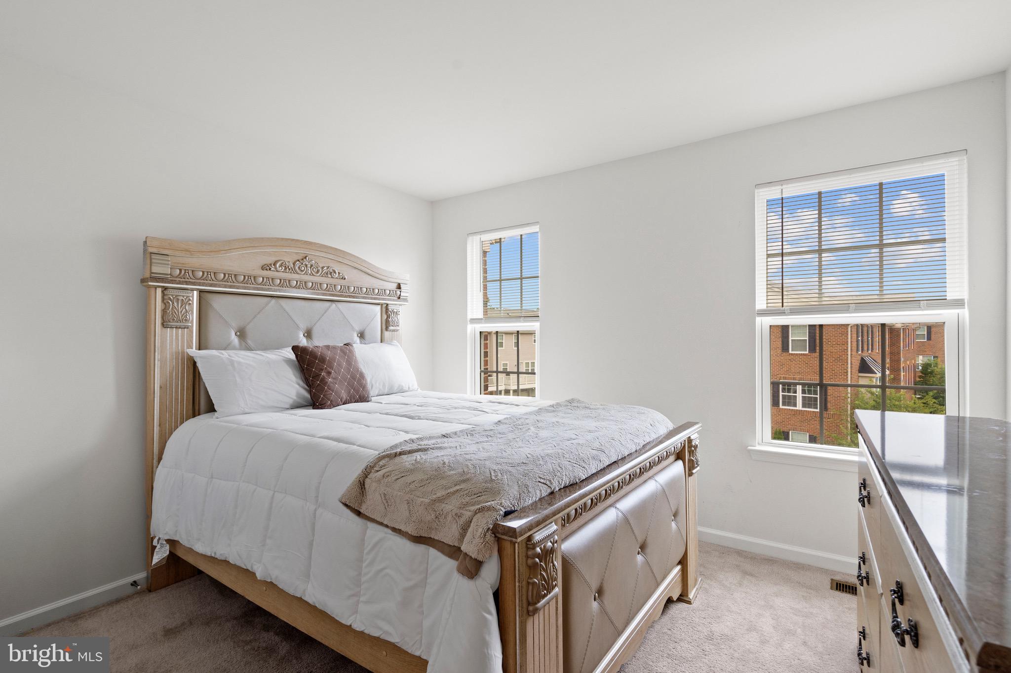 WESTCHESTER SQUARE - Residential