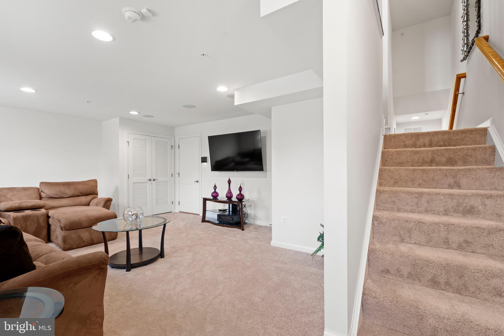 WESTCHESTER SQUARE - Residential