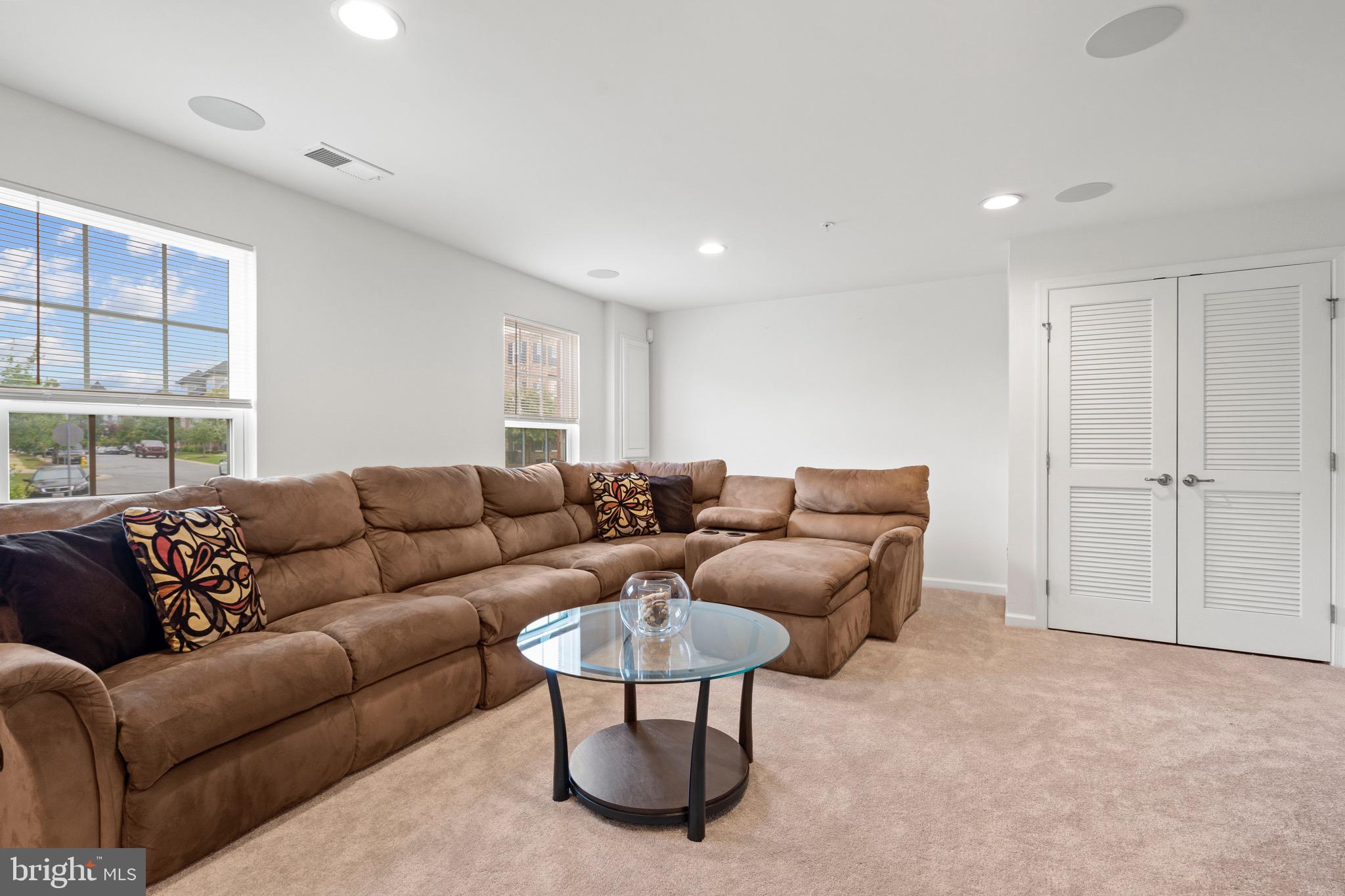 WESTCHESTER SQUARE - Residential