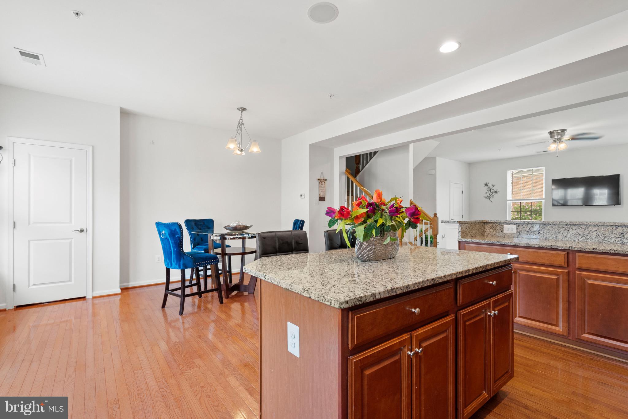 WESTCHESTER SQUARE - Residential