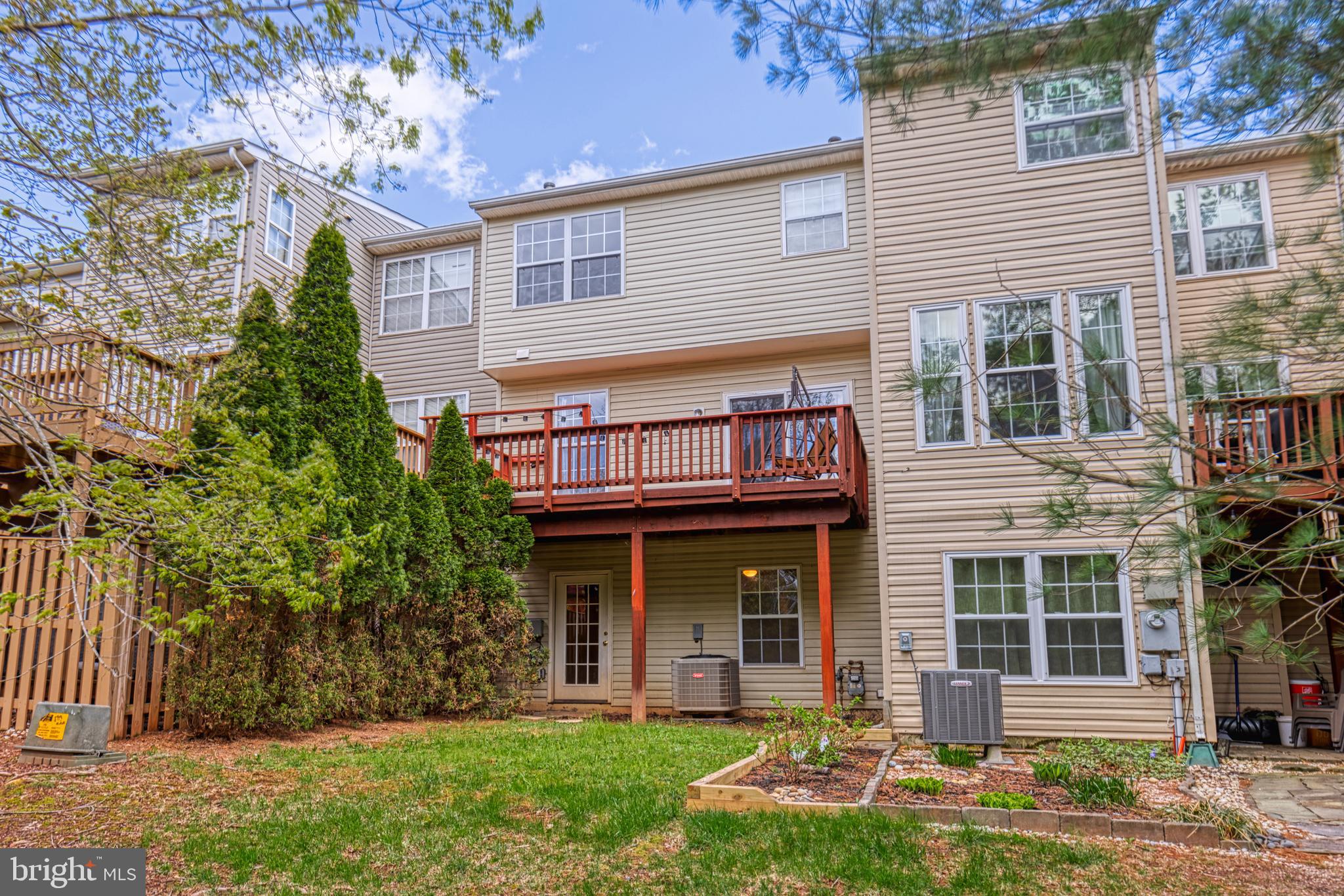 ASHBURN VILLAGE - Residential