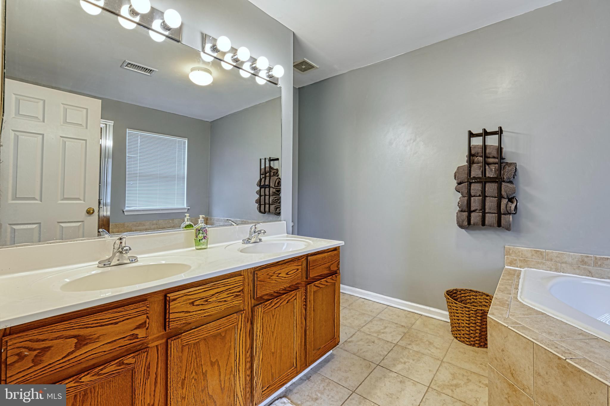 ASHBURN VILLAGE - Residential