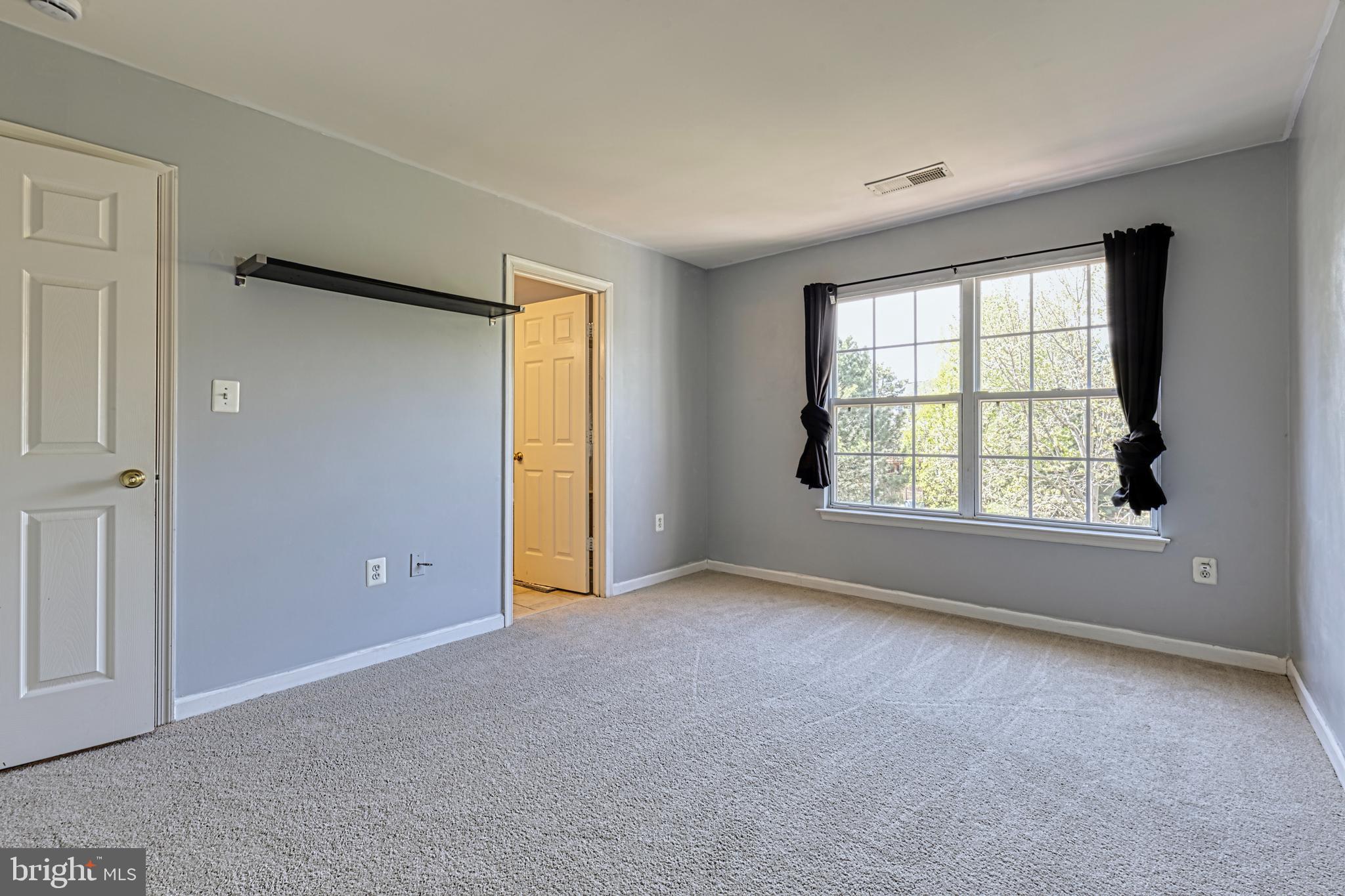 ASHBURN VILLAGE - Residential