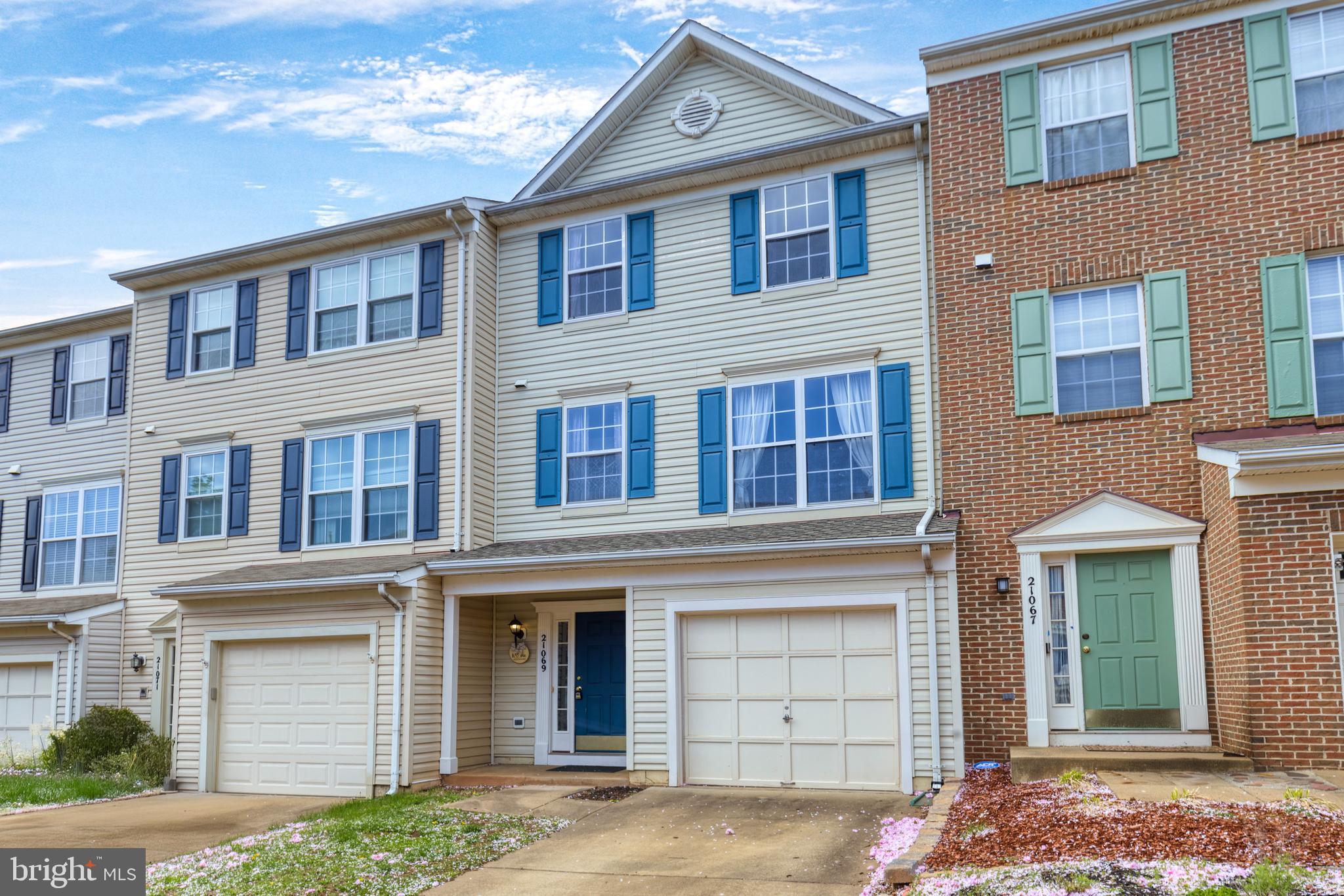 ASHBURN VILLAGE - Residential