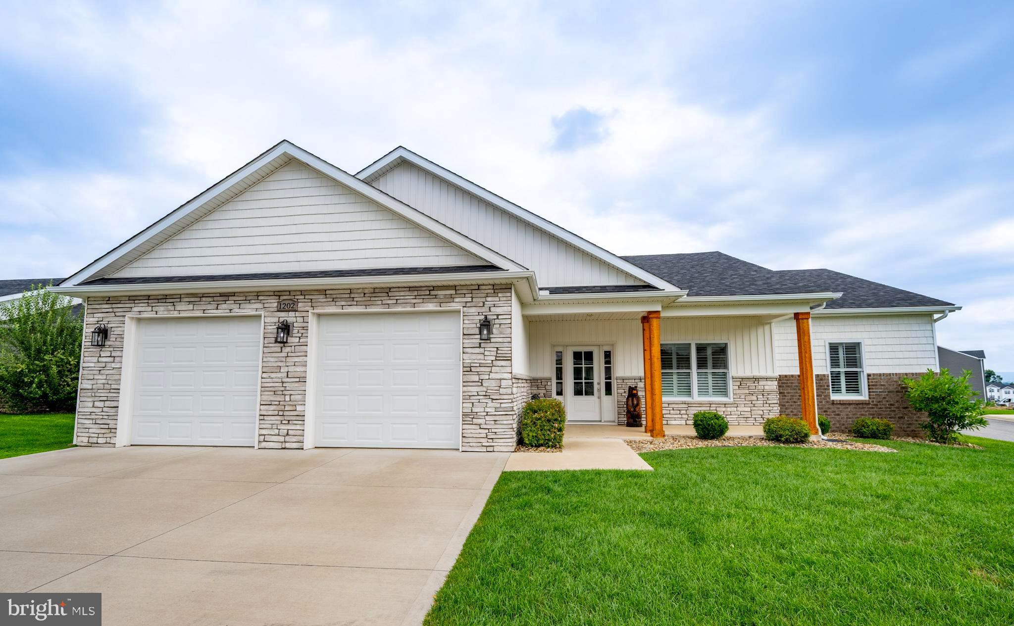 1202 CHINKAPIN OAK TRAIL