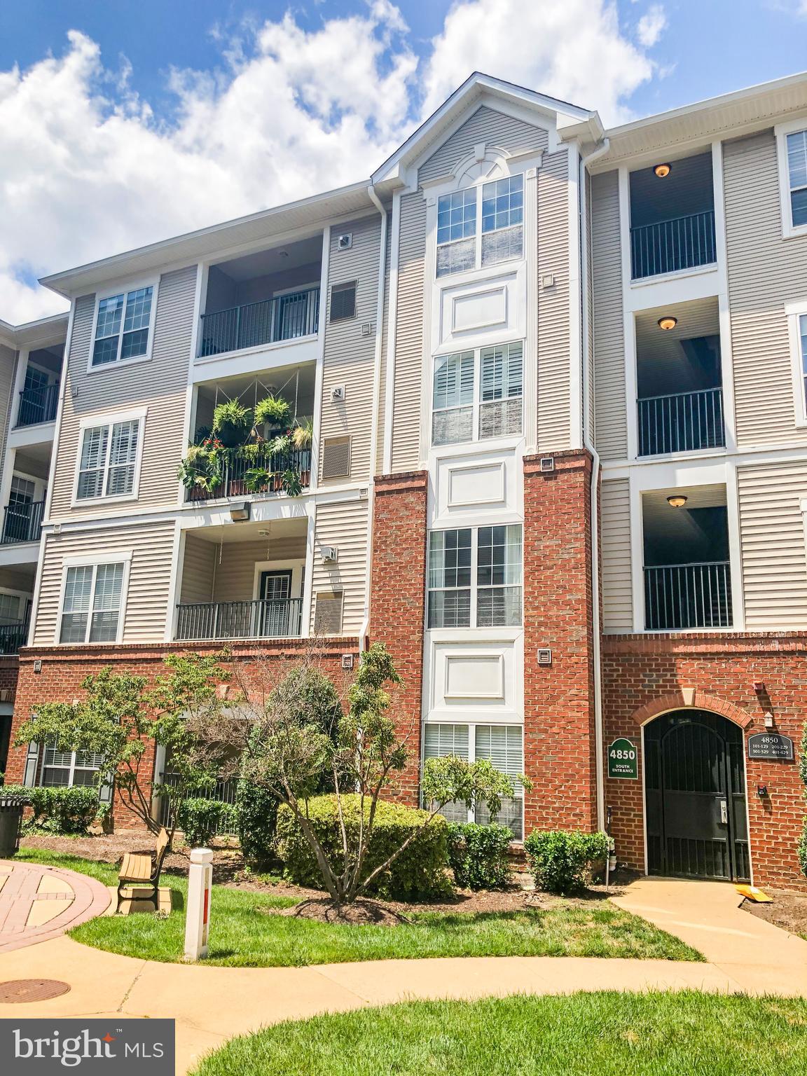 EXCHANGE AT VAN DORN - Residential Lease