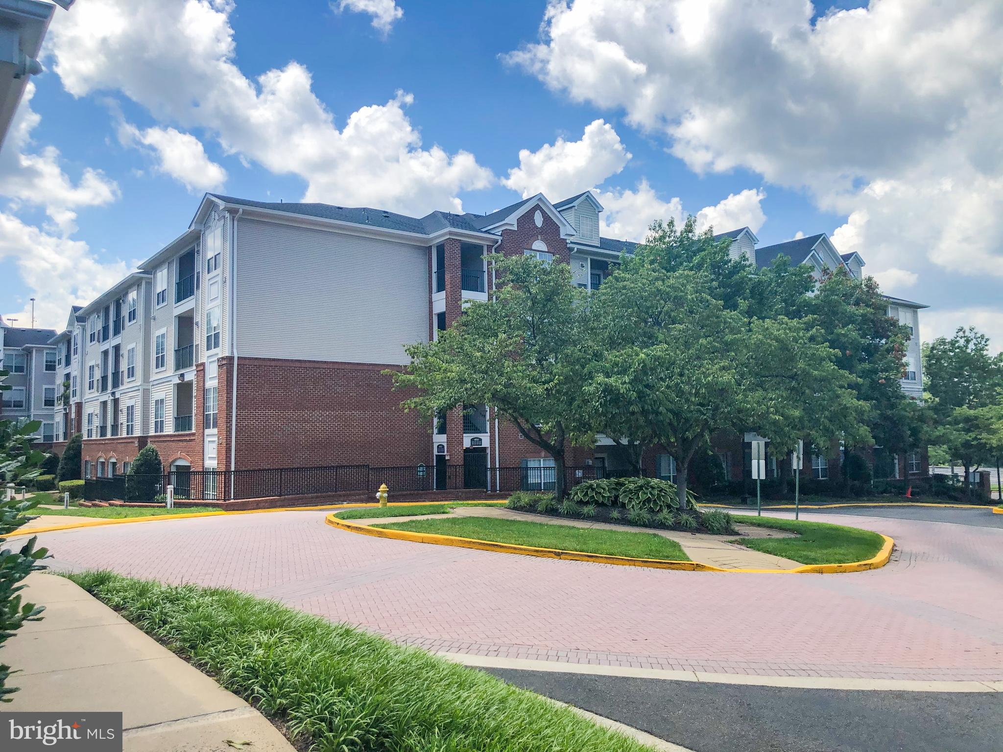 EXCHANGE AT VAN DORN - Residential Lease