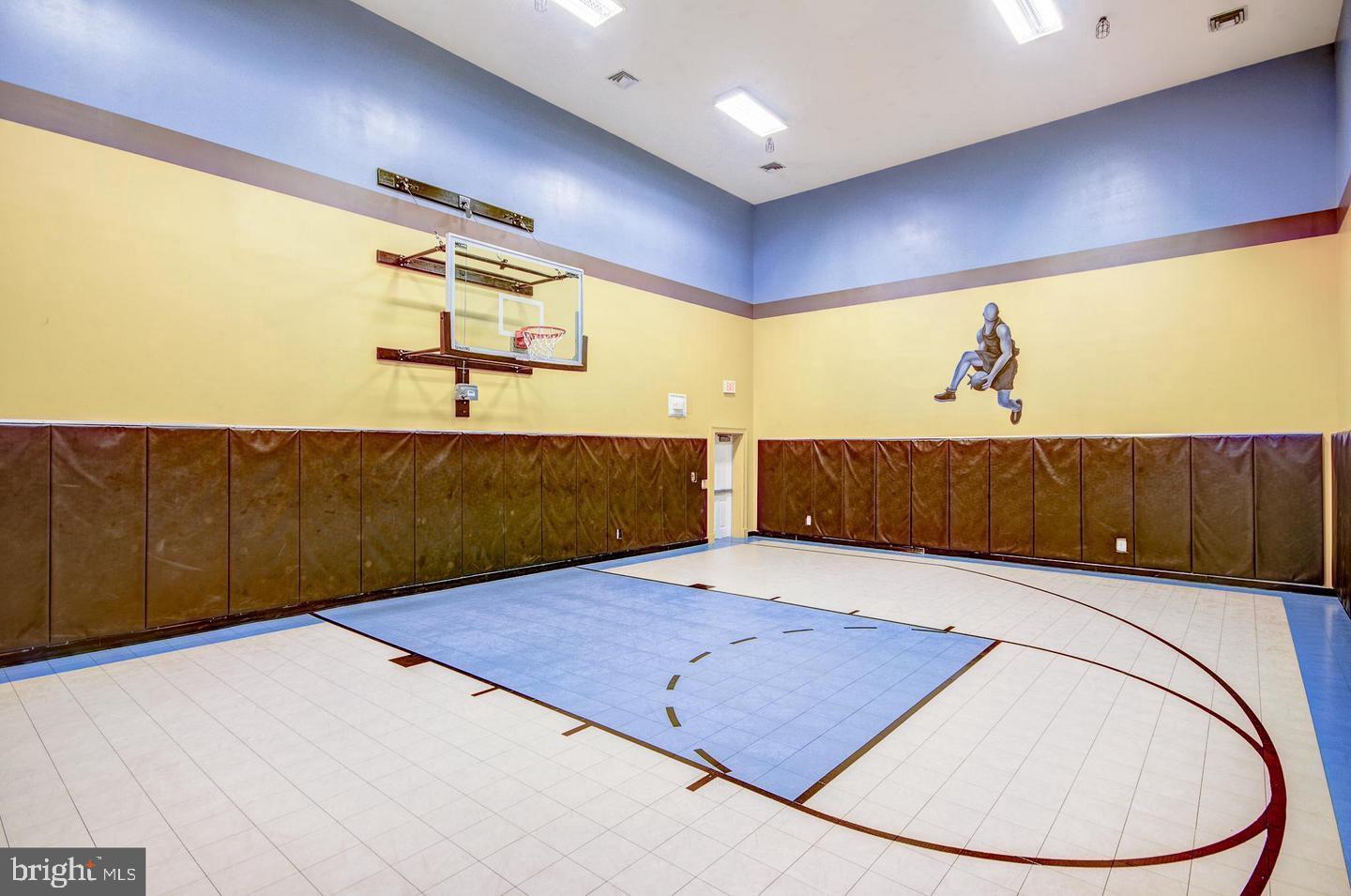 EXCHANGE AT VAN DORN - Residential Lease