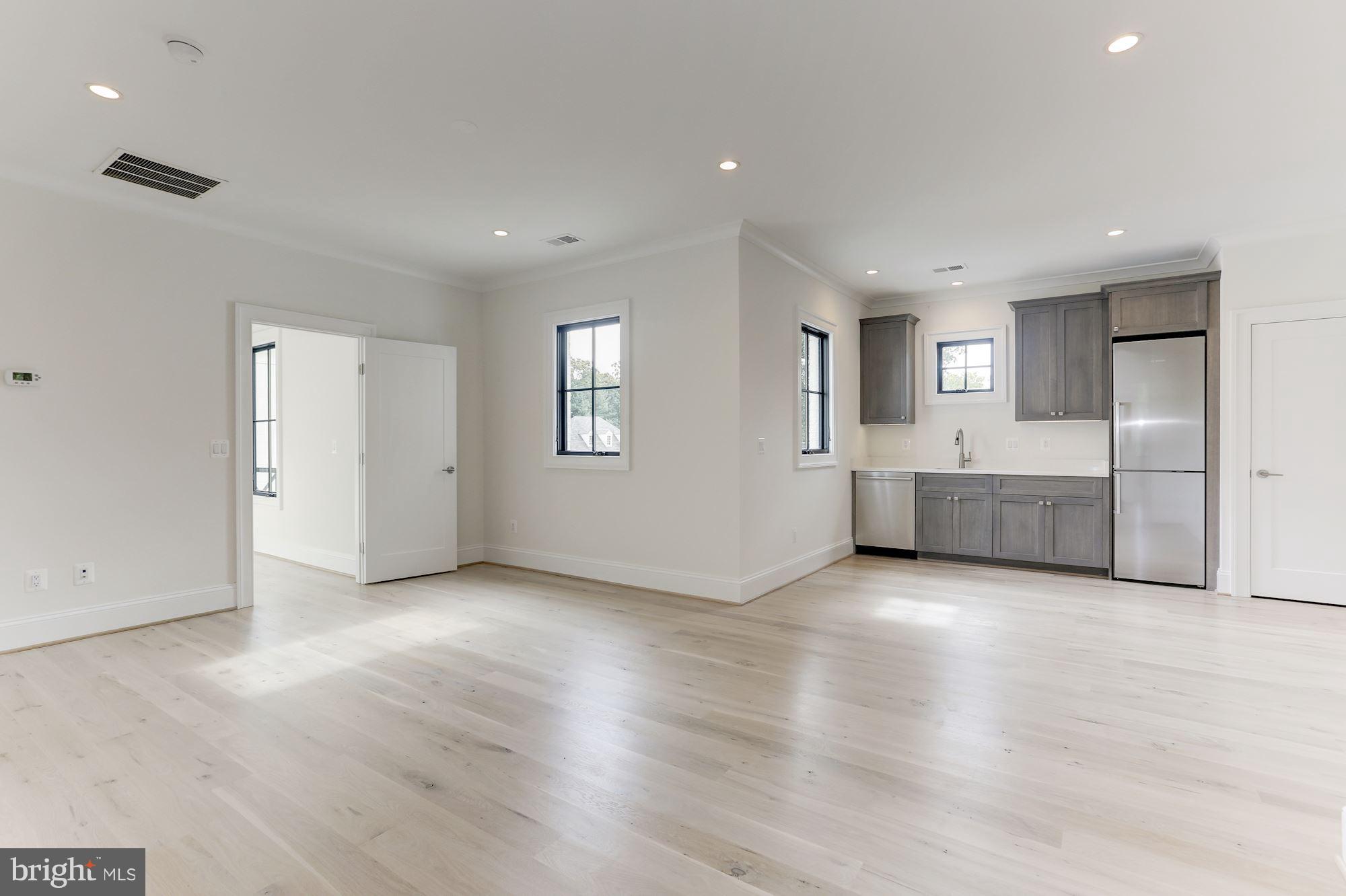 SALONA VILLAGE - Residential