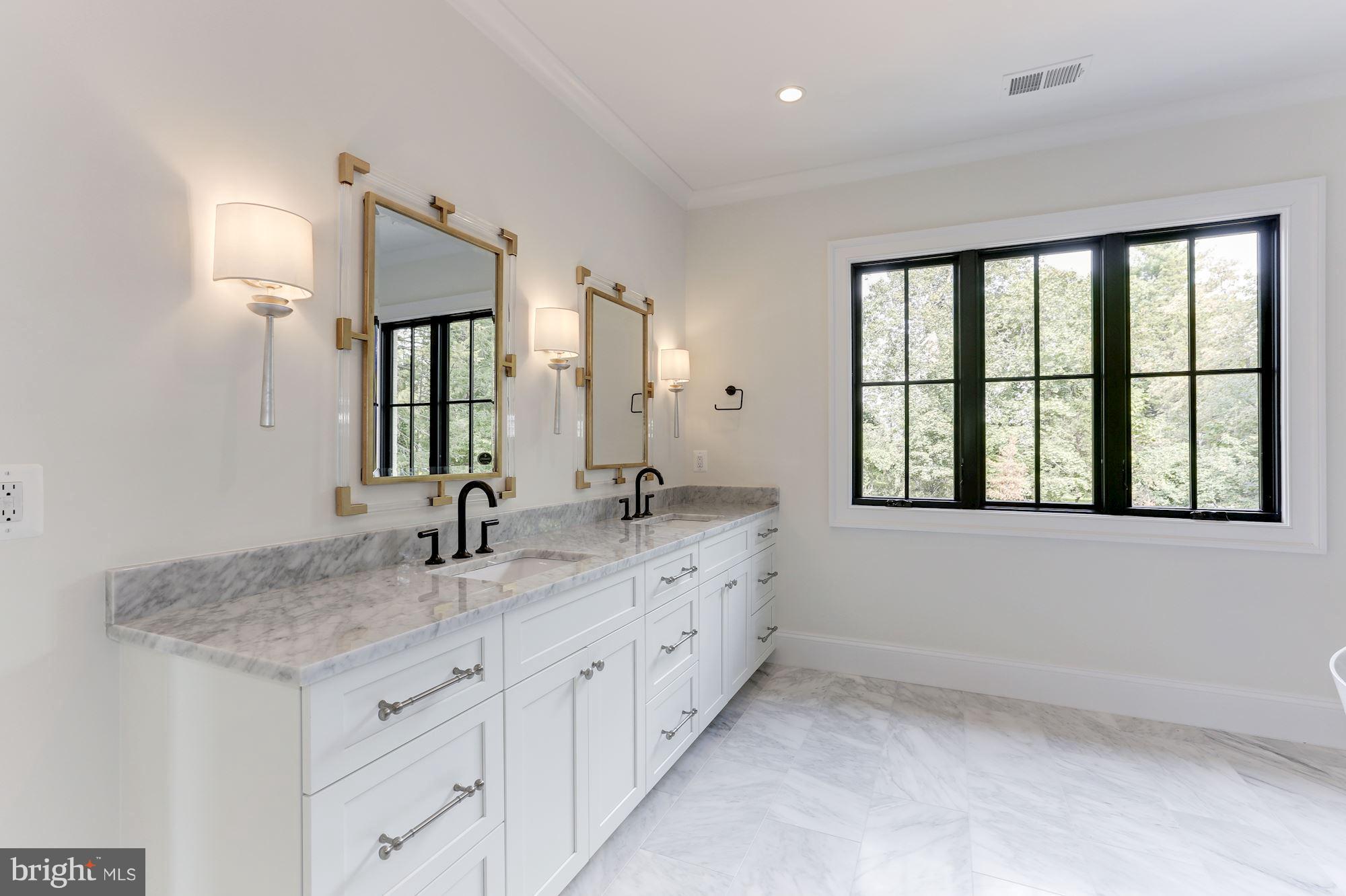 SALONA VILLAGE - Residential