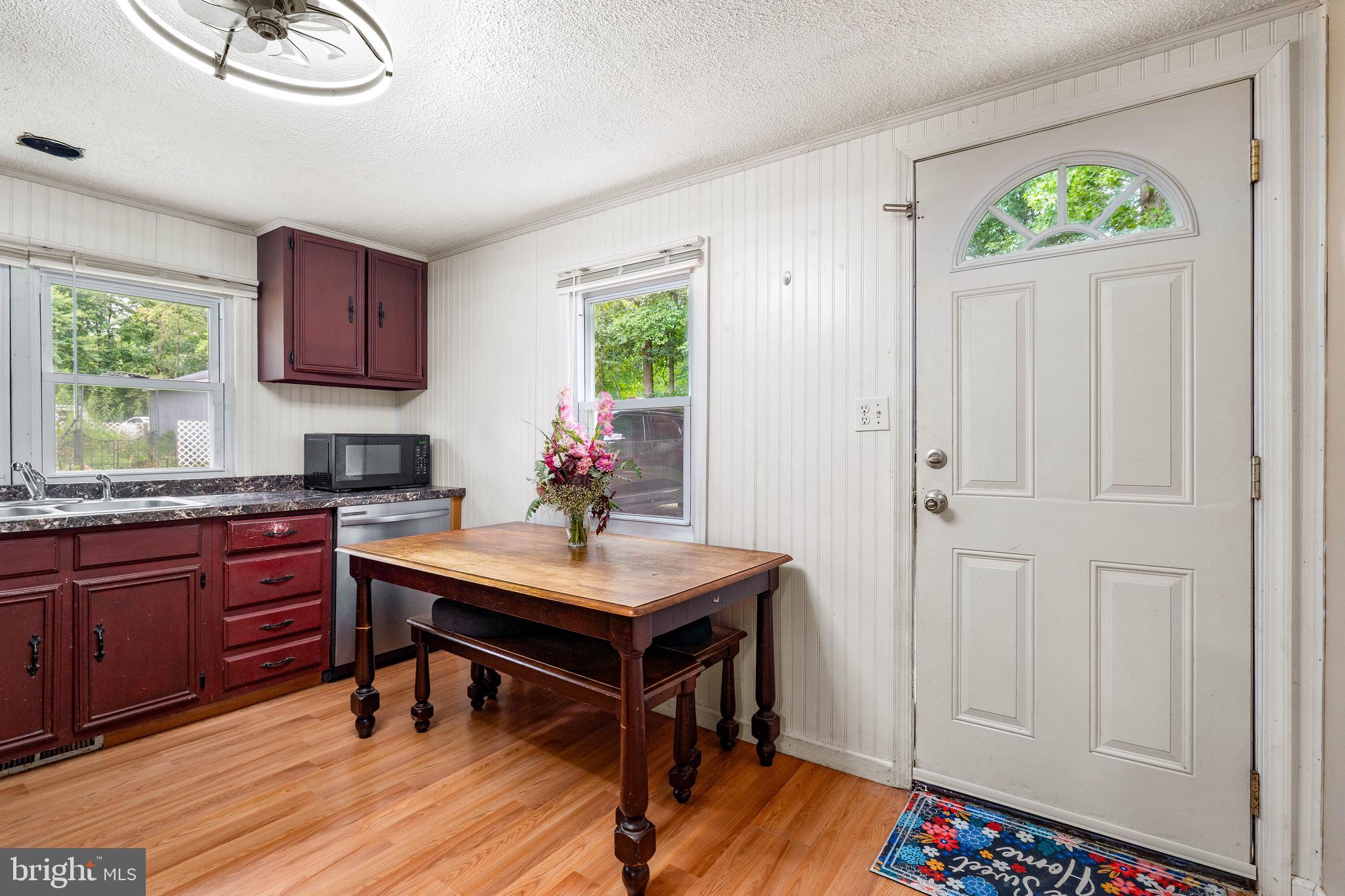 28 CHESTNUT HILL LANE