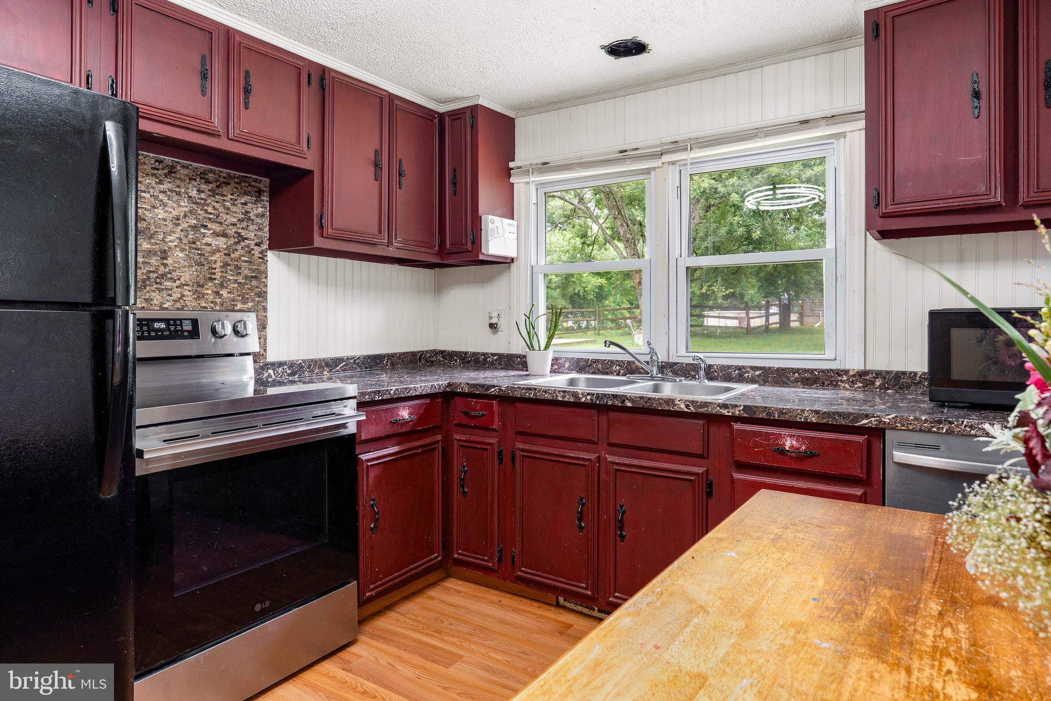 28 CHESTNUT HILL LANE