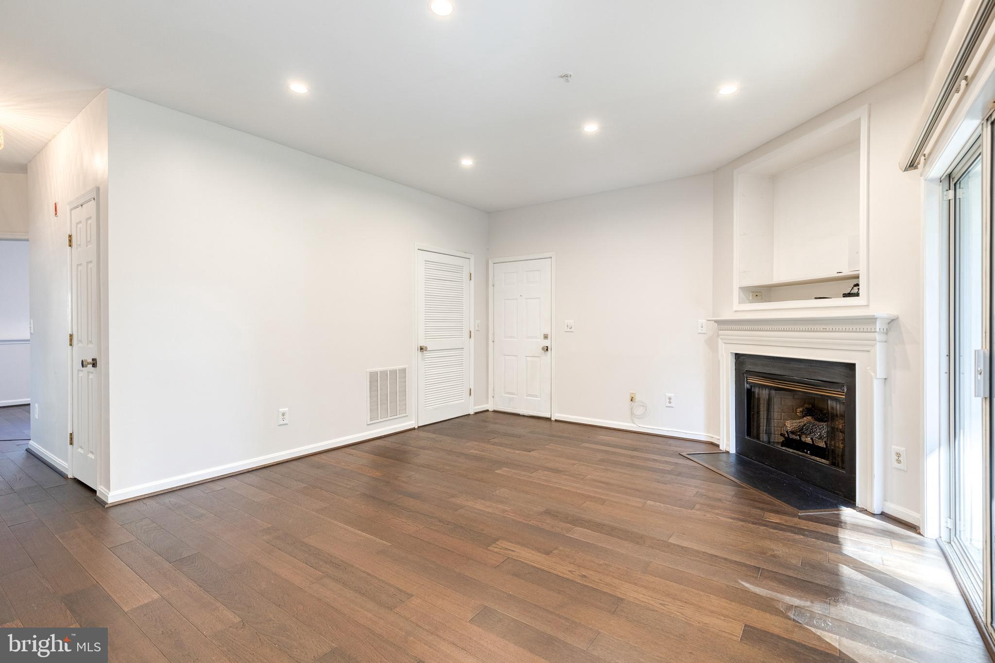 645 OAKLAND HILLS DRIVE 1B