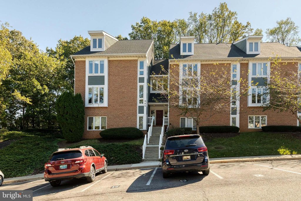 Photo of 645 Oakland Hills Drive #1B, ARNOLD, MD 21012 (MLS # MDAA2128900)