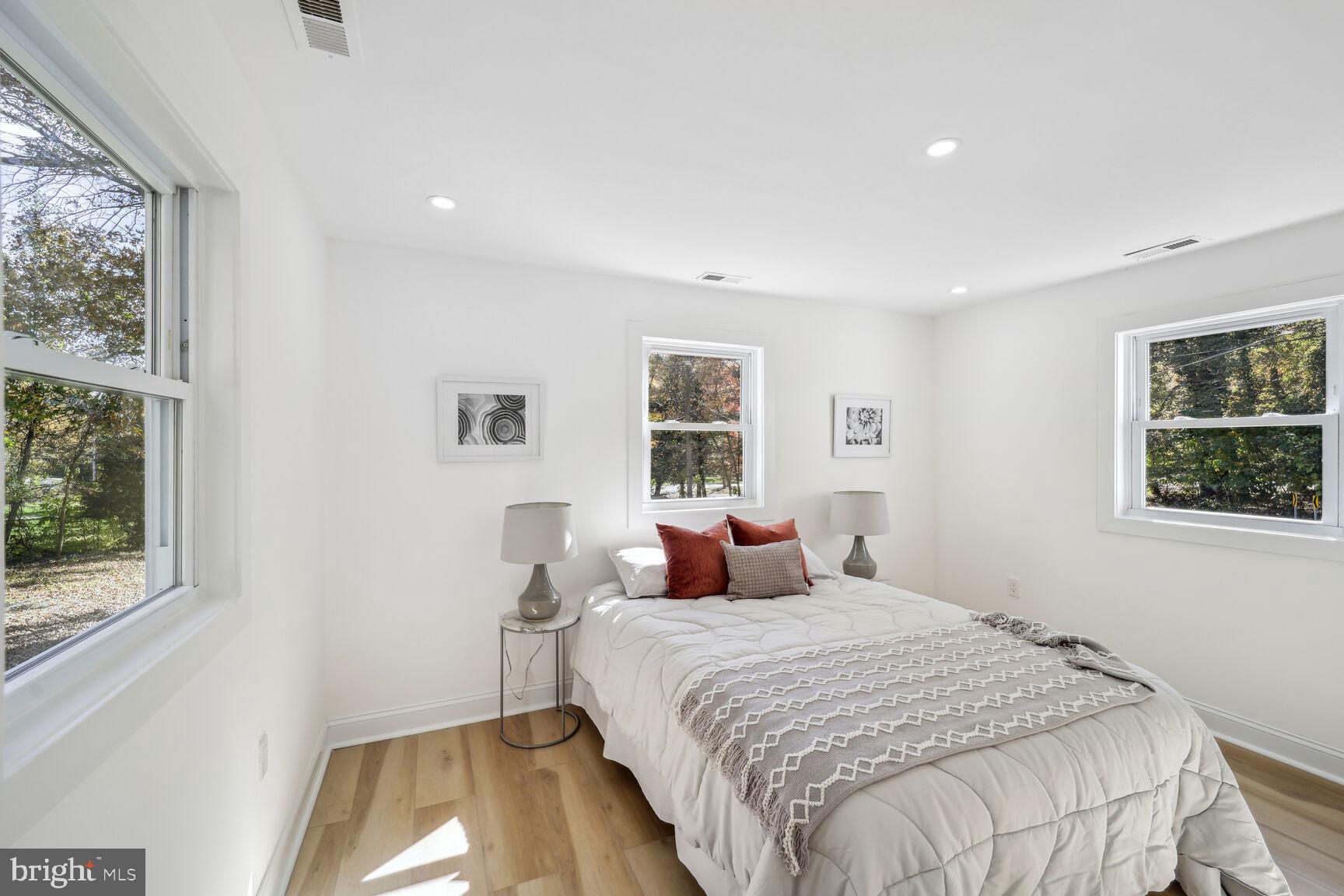 FOREST HILLS - Residential