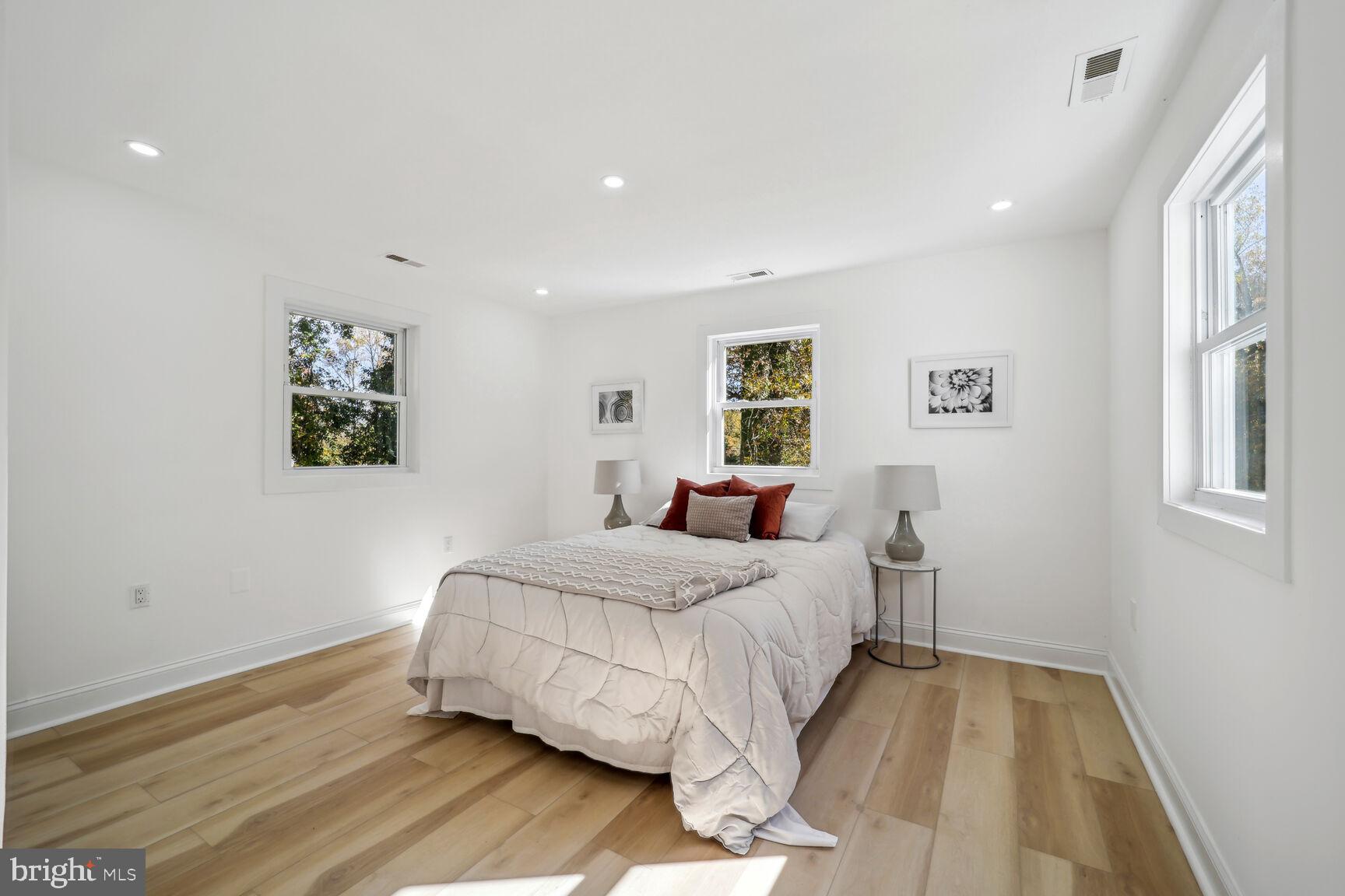 FOREST HILLS - Residential