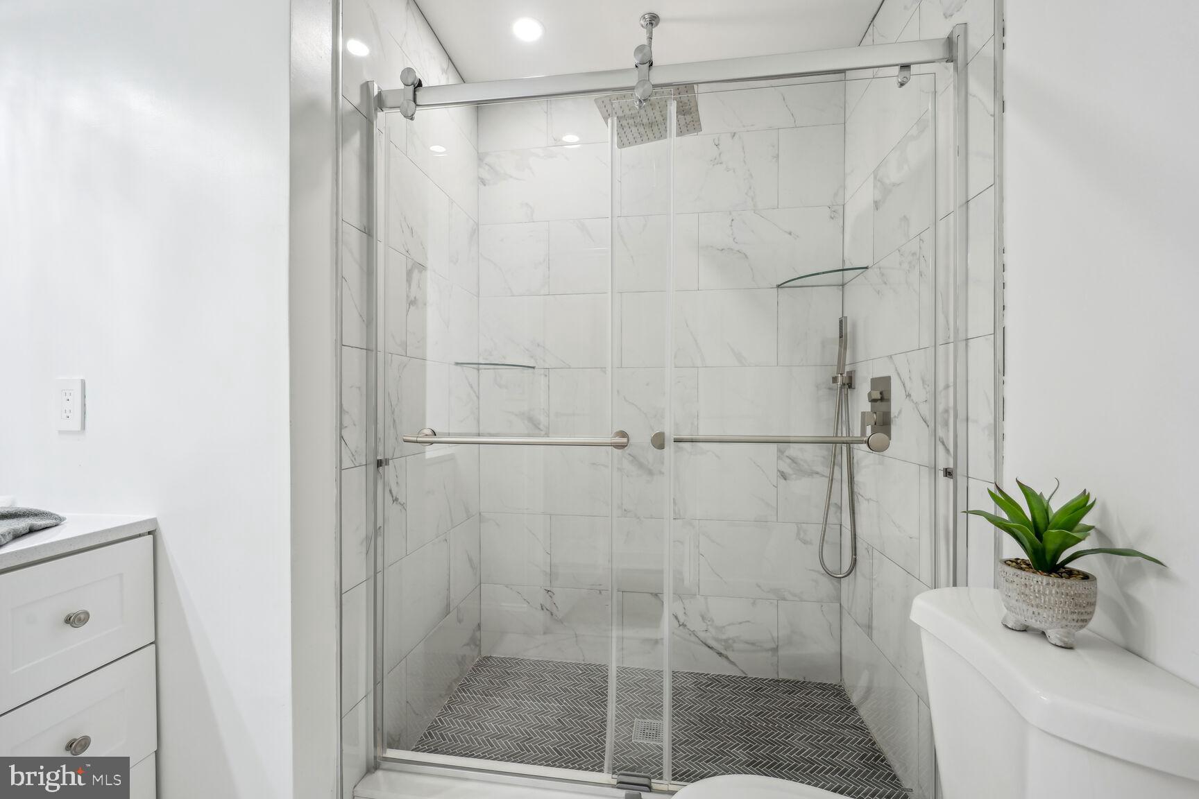 FOREST HILLS - Residential