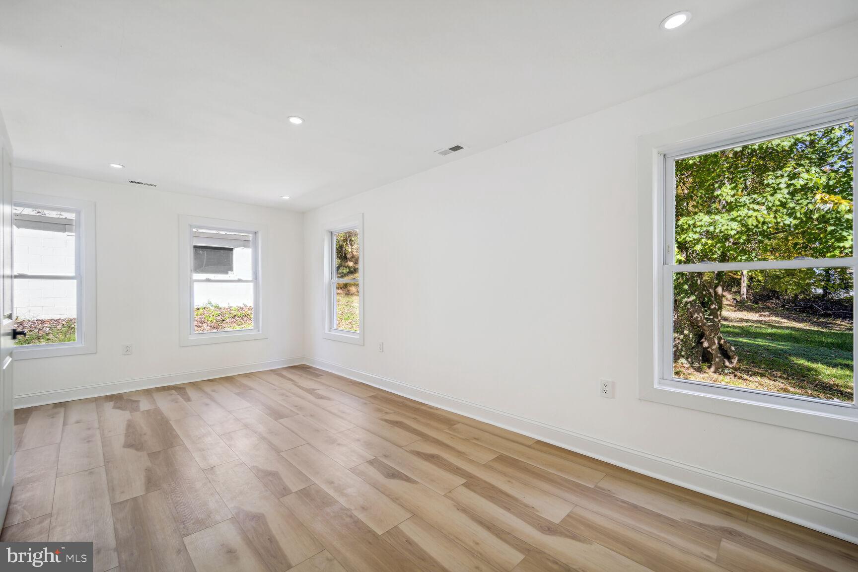 FOREST HILLS - Residential