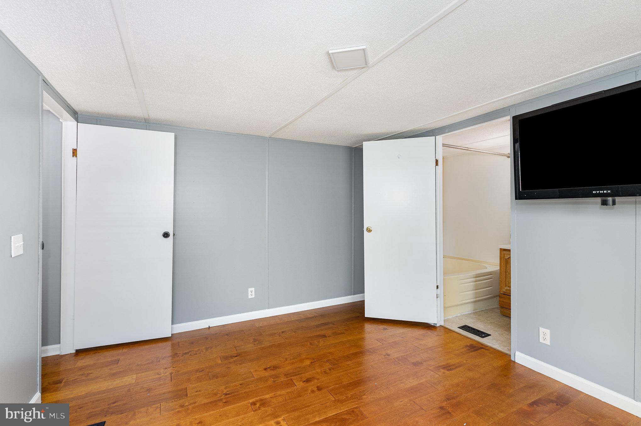 FOXWOOD VILLAGE - Residential