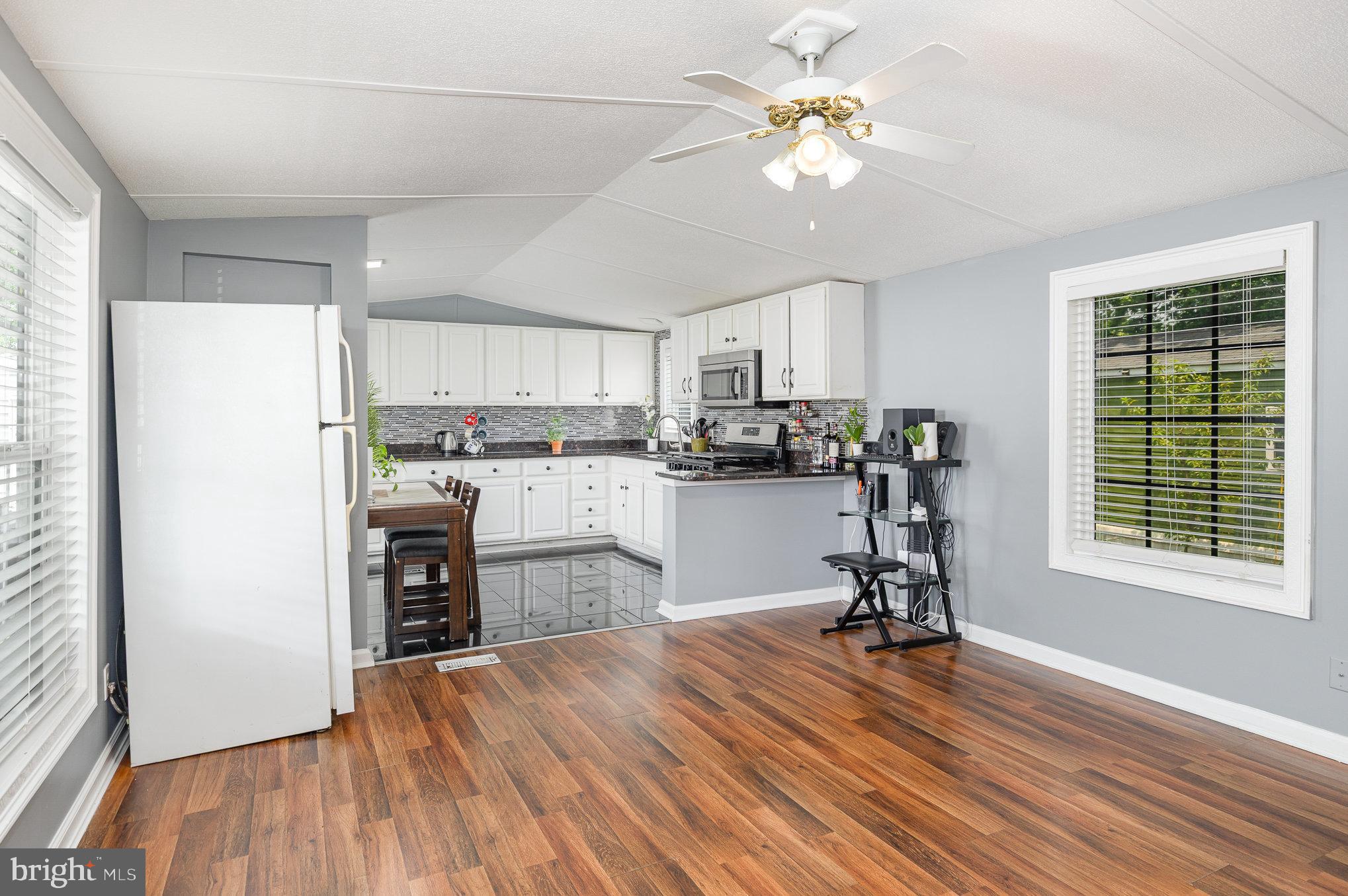 FOXWOOD VILLAGE - Residential