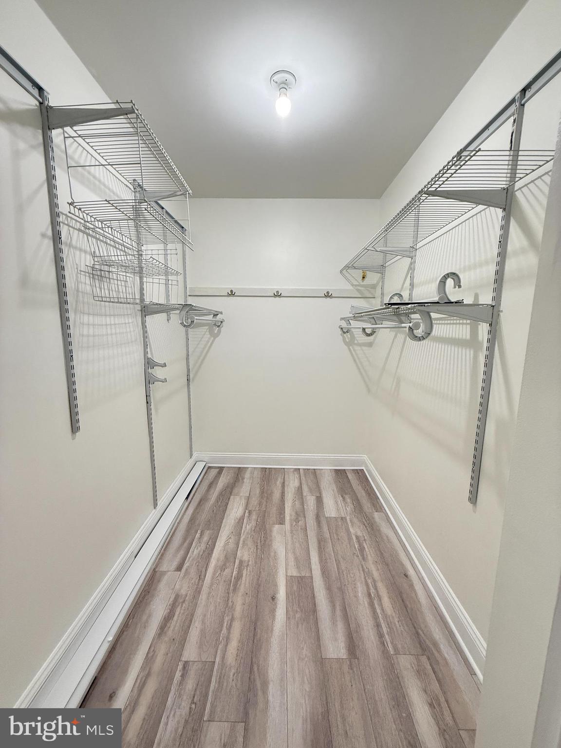 HUNTING CREEK CLUB CONDOMINIUMS - Residential Lease