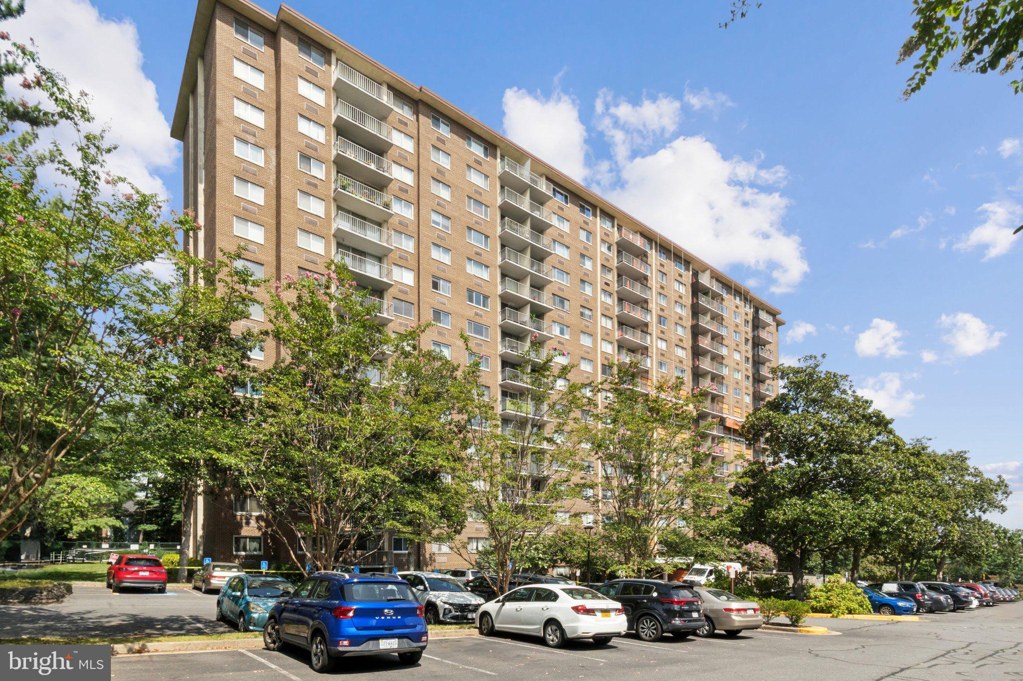 HUNTING CREEK CLUB CONDOMINIUMS - Residential Lease