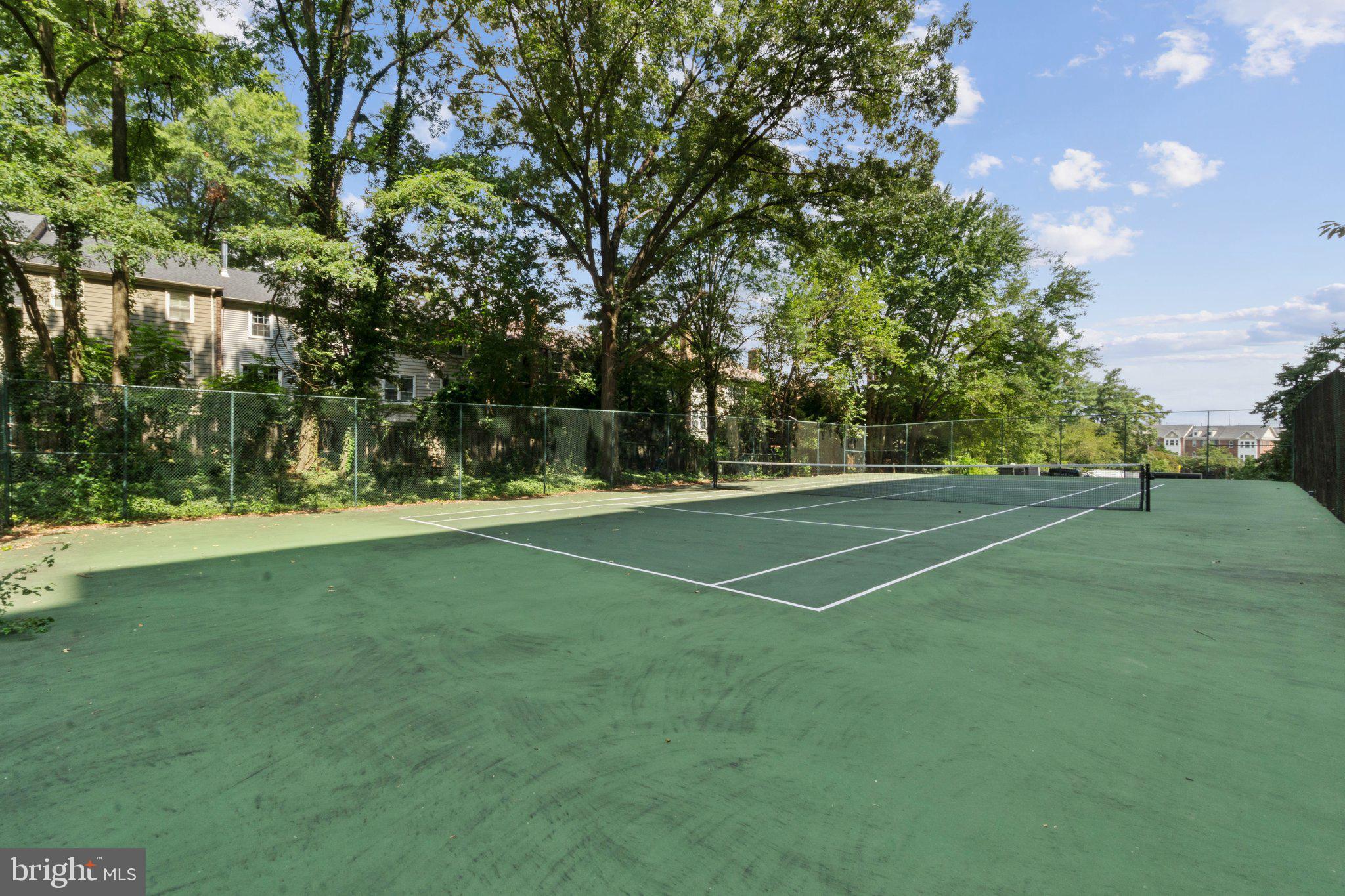 HUNTING CREEK CLUB CONDOMINIUMS - Residential Lease