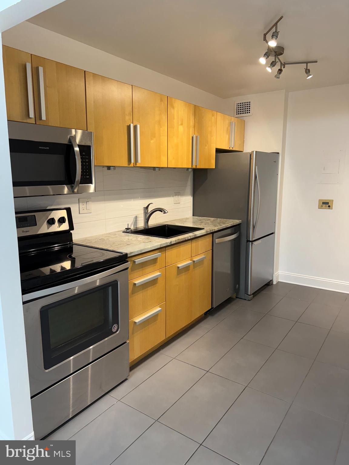 HUNTING CREEK CLUB CONDOMINIUMS - Residential Lease