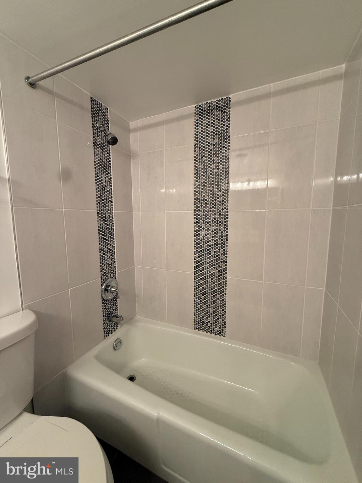 HUNTING CREEK CLUB CONDOMINIUMS - Residential Lease