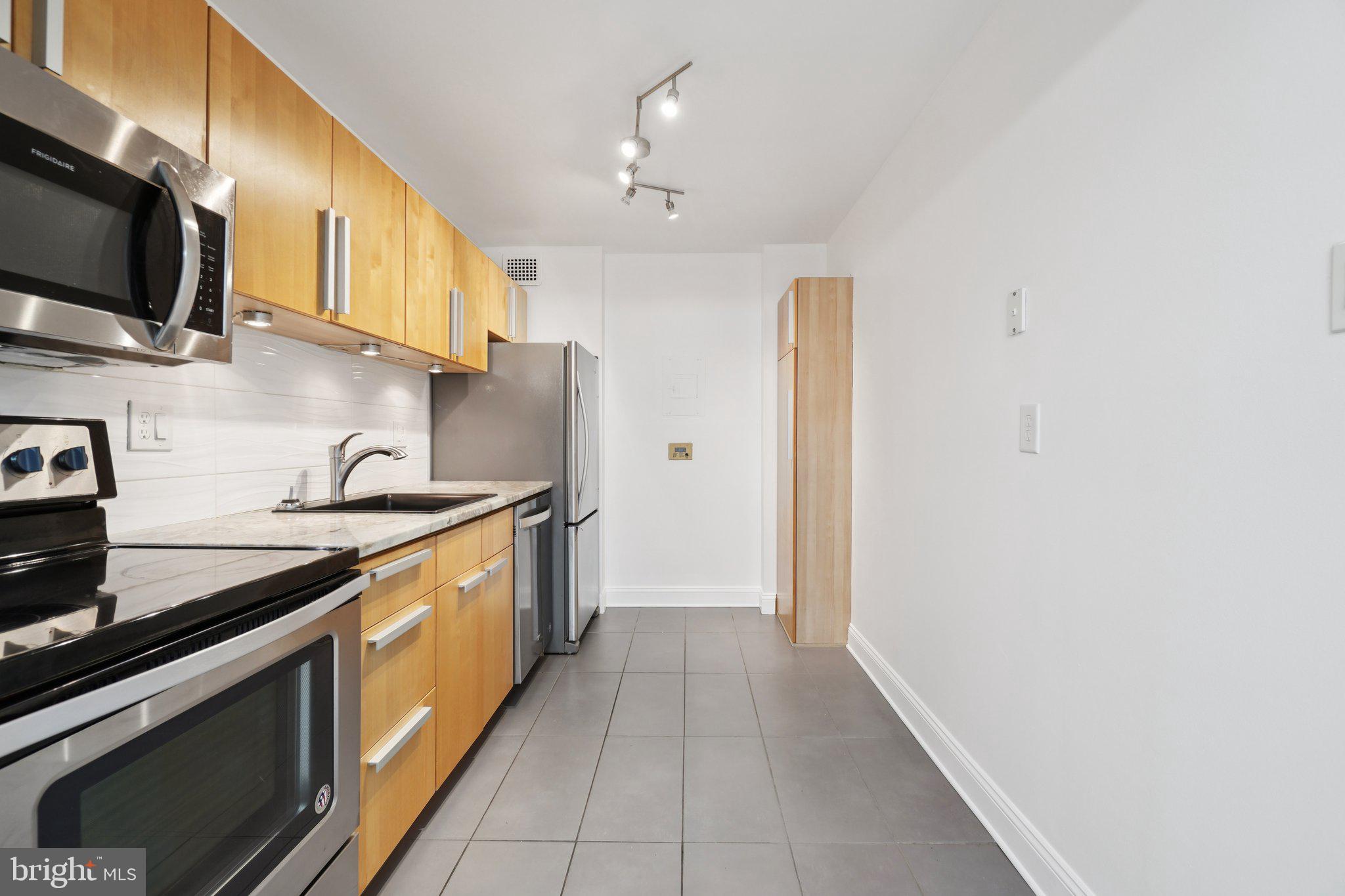 HUNTING CREEK CLUB CONDOMINIUMS - Residential Lease