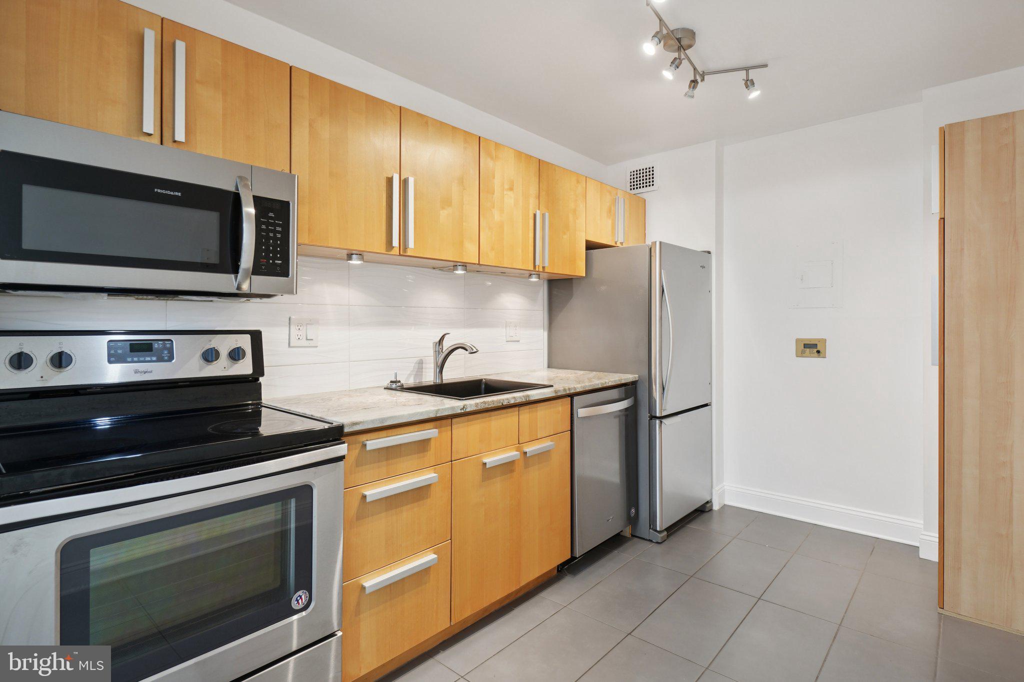 HUNTING CREEK CLUB CONDOMINIUMS - Residential Lease