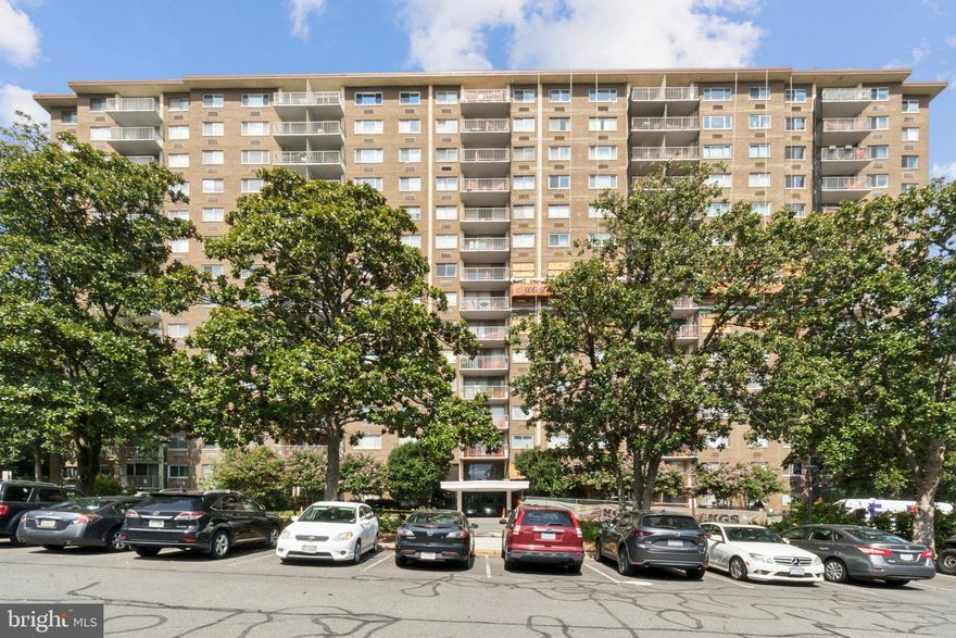 Welcome to this beautifully updated ground-level one-bedroom condo offering modern comfort and unbeatable convenience. This freshly renovated home features new flooring, stylish cabinetry, quartz countertops, and stainless steel appliances. Enjoy the ease of first-floor living with a private balcony and laundry just steps from your door. Located in a secure, gated community with 24-hour front desk service, outdoor pool, sauna, tennis courts, and ample unassigned parking. This unit also boasts an exceptional location just less than a mile from the Huntington Metro. You’ll have quick access to Old Town Alexandria, National Harbor, and the scenic GW Parkway trails, with major commuter routes like I-495, I-395, Route 1, and Telegraph Road nearby. Convenient to Amazon HQ2, the Pentagon, Virginia Tech’s graduate campus, Fort Belvoir, Crystal City, and DCA Airport, plus the newly renovated Mount Vernon Recreation Center reopening in 2025. Sorry, no pets. Tenant pays electricity , a $100 move-in fee, and a refundable $200 elevator deposit.

The rent will be $1700 per month until Feb 2026  once exterior construction is complete and the new monthly amount will return to $1900 per month.