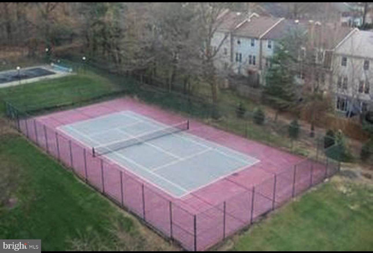 HUNTING CREEK CLUB CONDOMINIUMS - Residential Lease