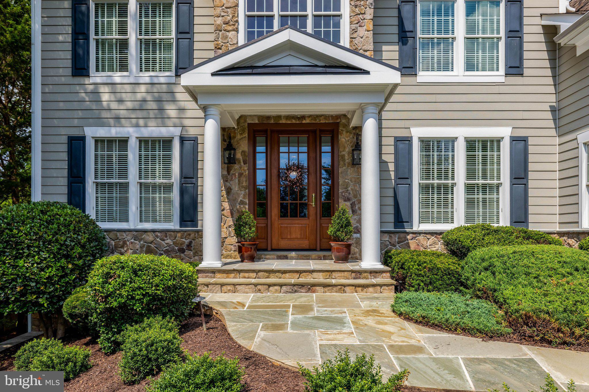 513 JOHN MARSHALL DRIVE NE