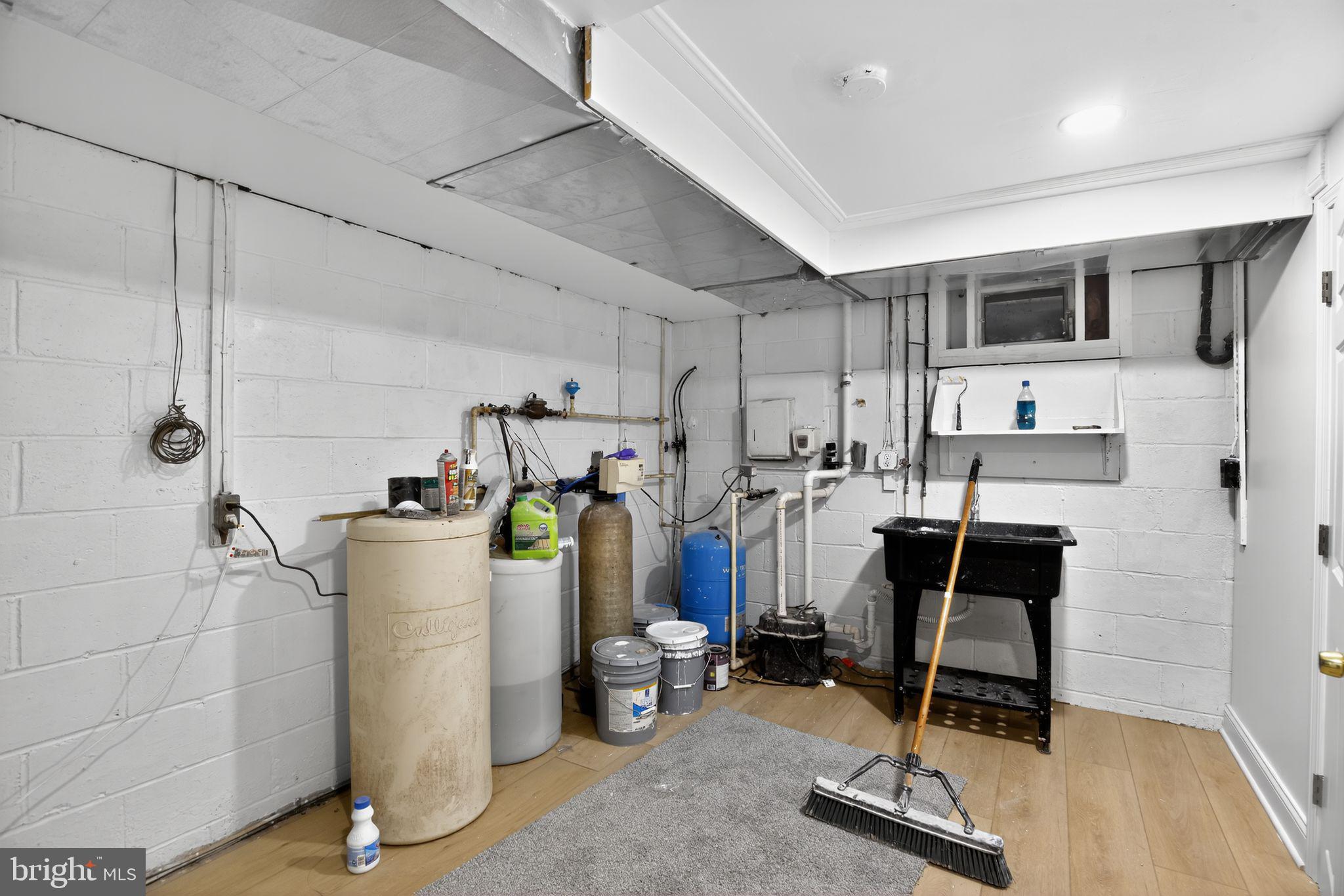 SYLVAN VIEW ON MAGOTHY - Residential